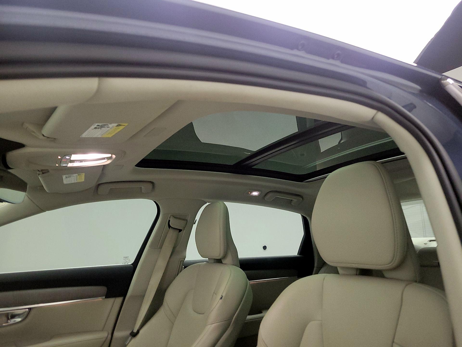 Thumbnail: 2023 Volvo S90 - 18
