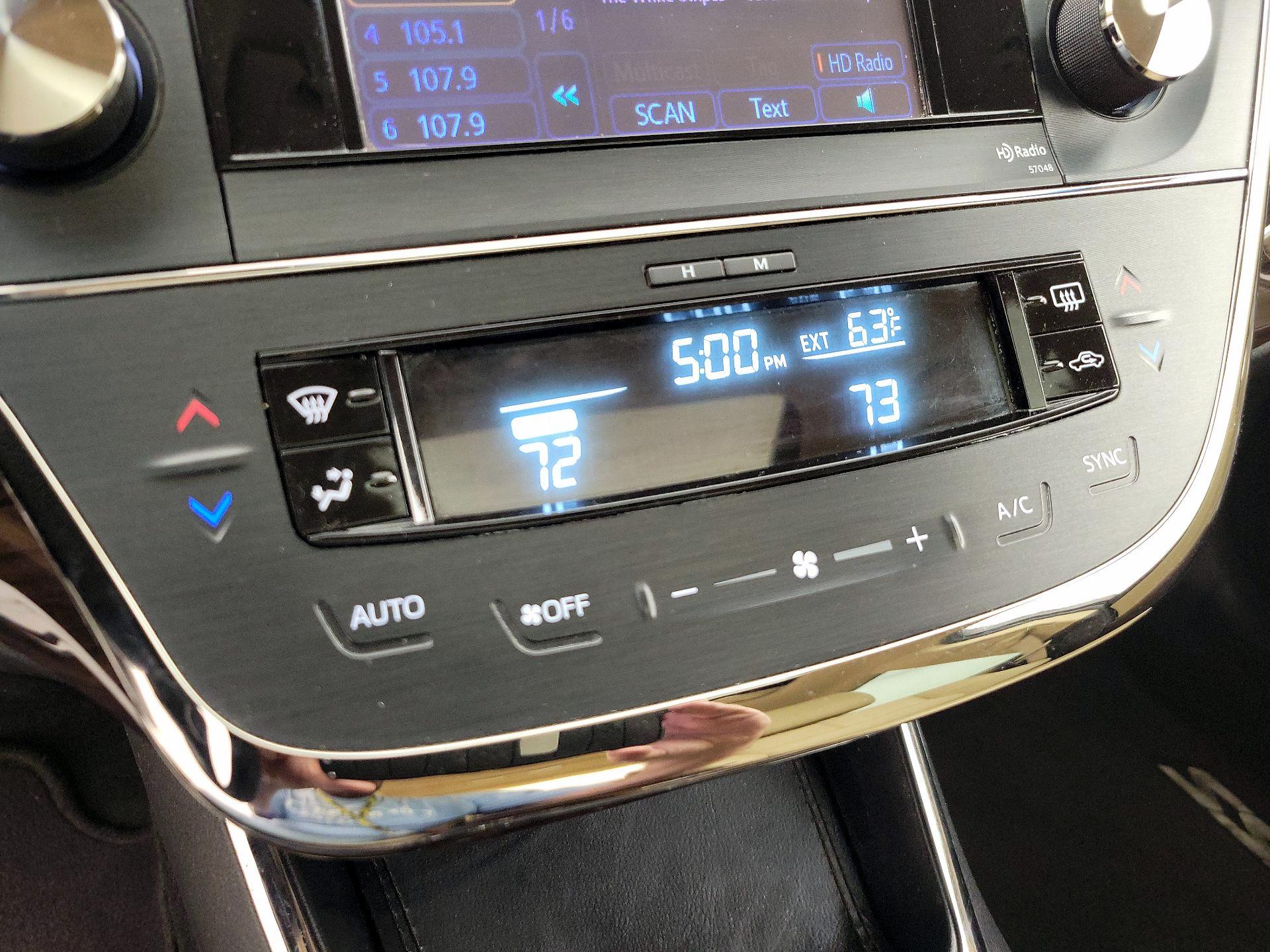 Thumbnail: 2014 Toyota Avalon - 16