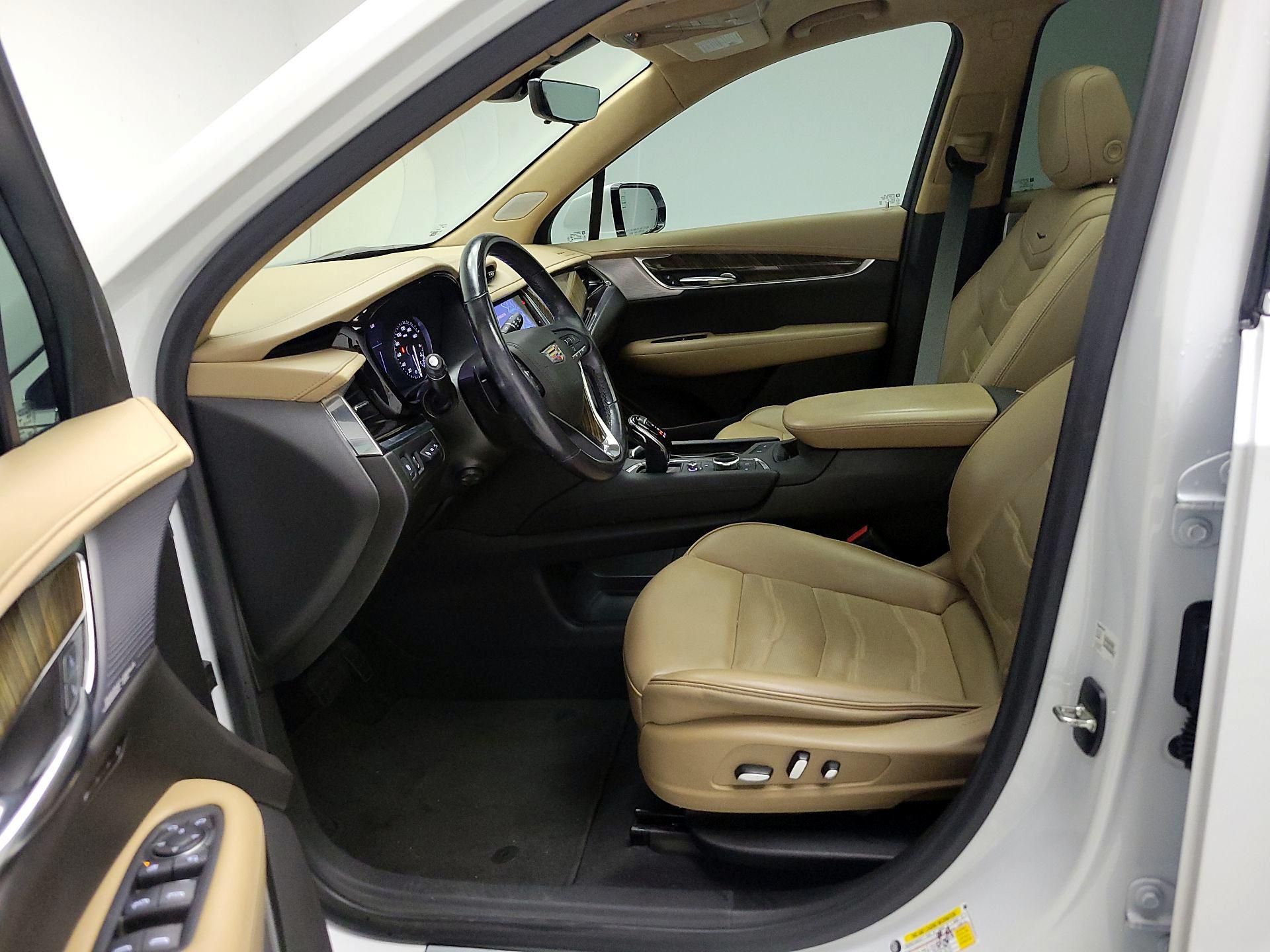 Thumbnail: 2022 Cadillac XT6 - 11