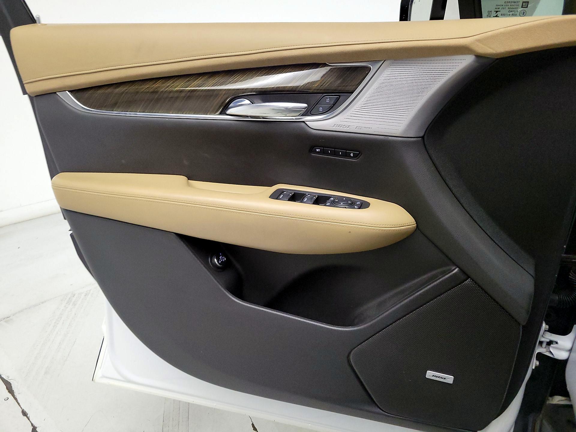 Thumbnail: 2022 Cadillac XT6 - 12