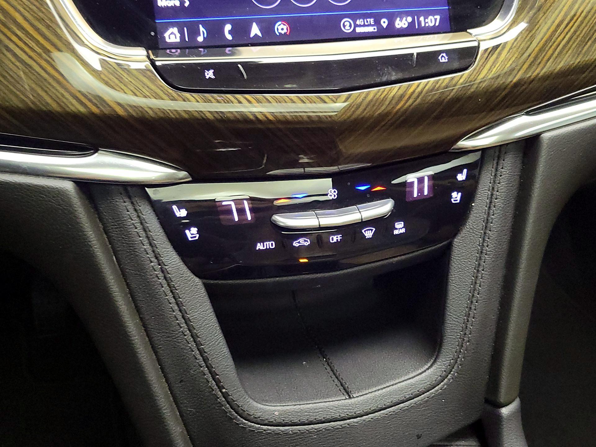 Thumbnail: 2022 Cadillac XT6 - 16