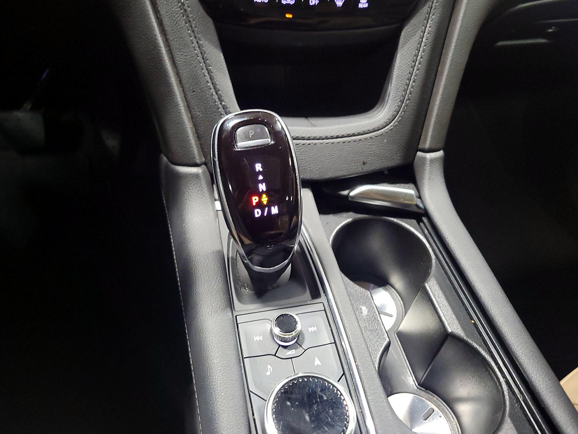 Thumbnail: 2022 Cadillac XT6 - 17