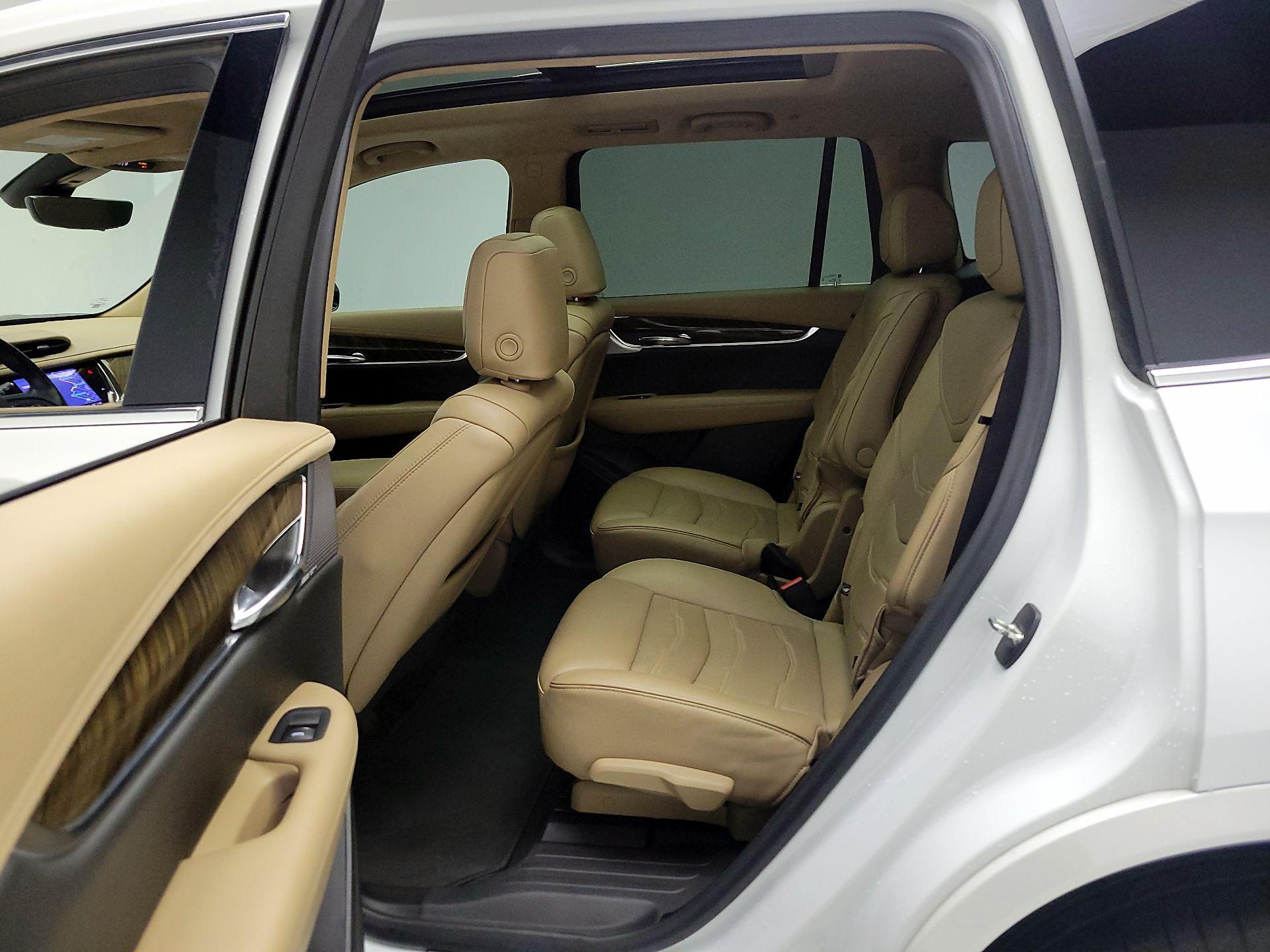 Thumbnail: 2022 Cadillac XT6 - 20