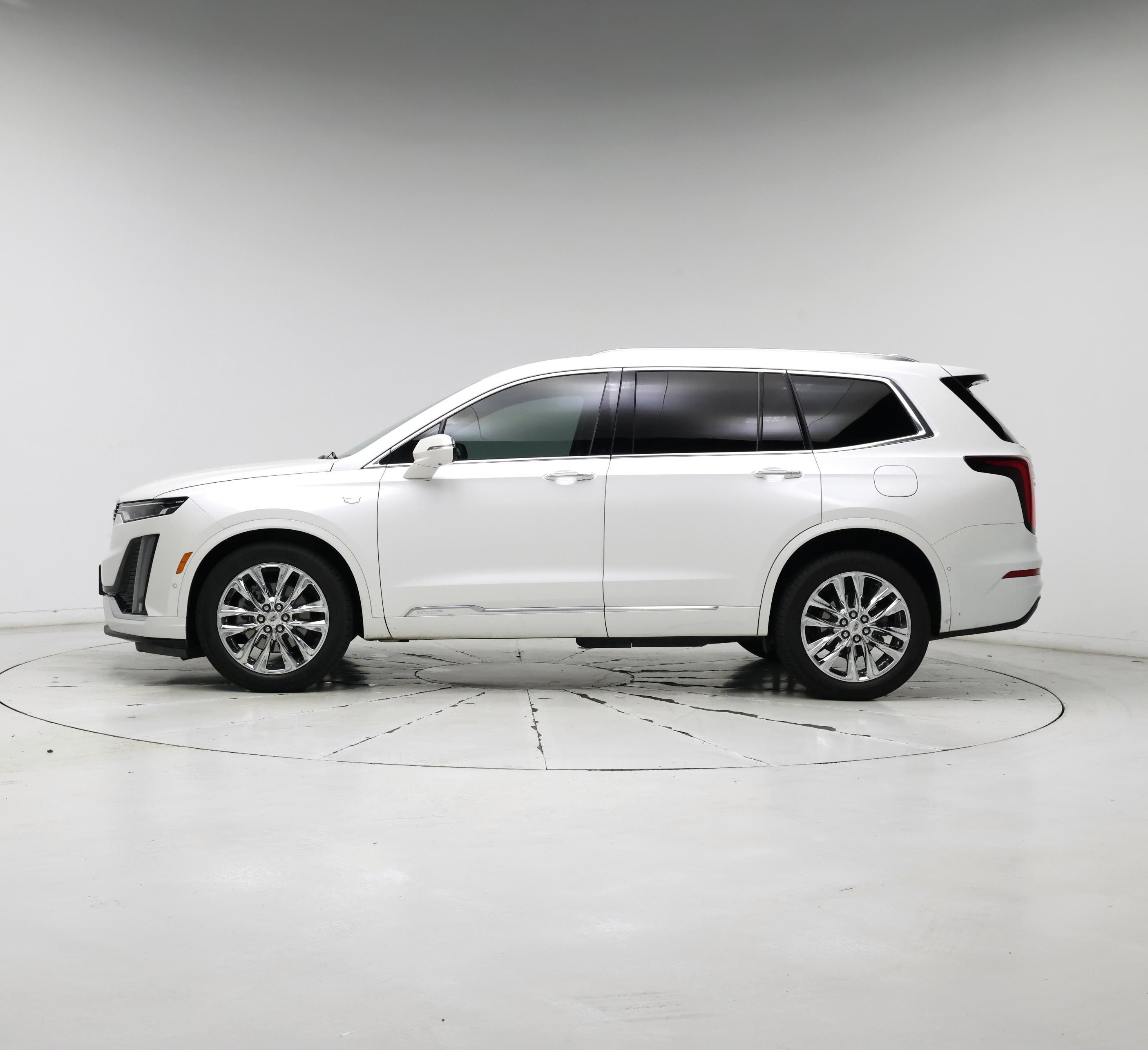 Thumbnail: 2022 Cadillac XT6 - 3