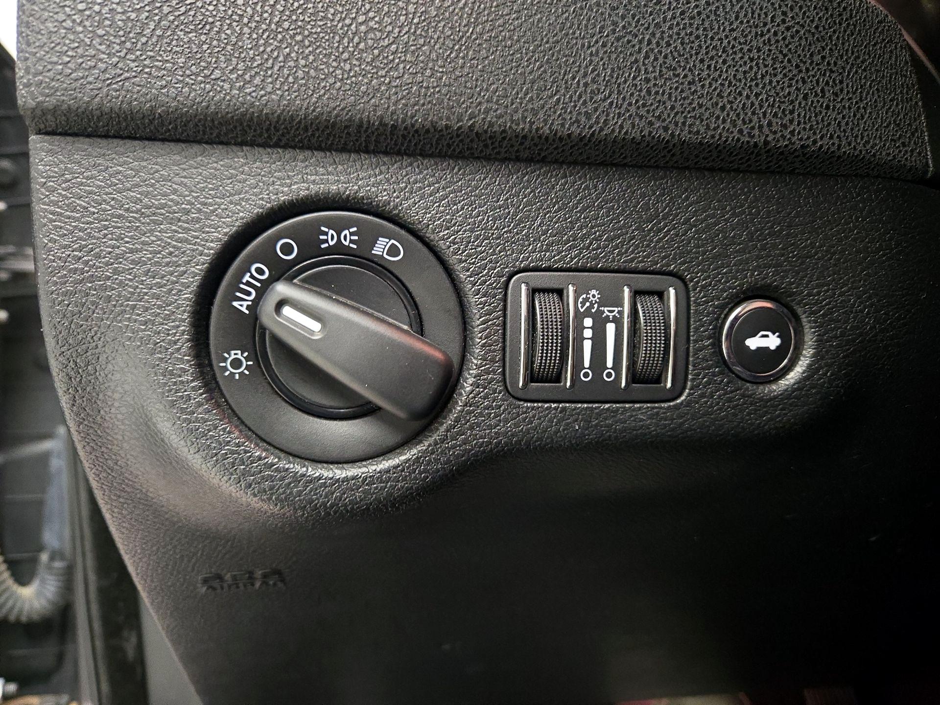 Thumbnail: 2019 Dodge Charger - 13