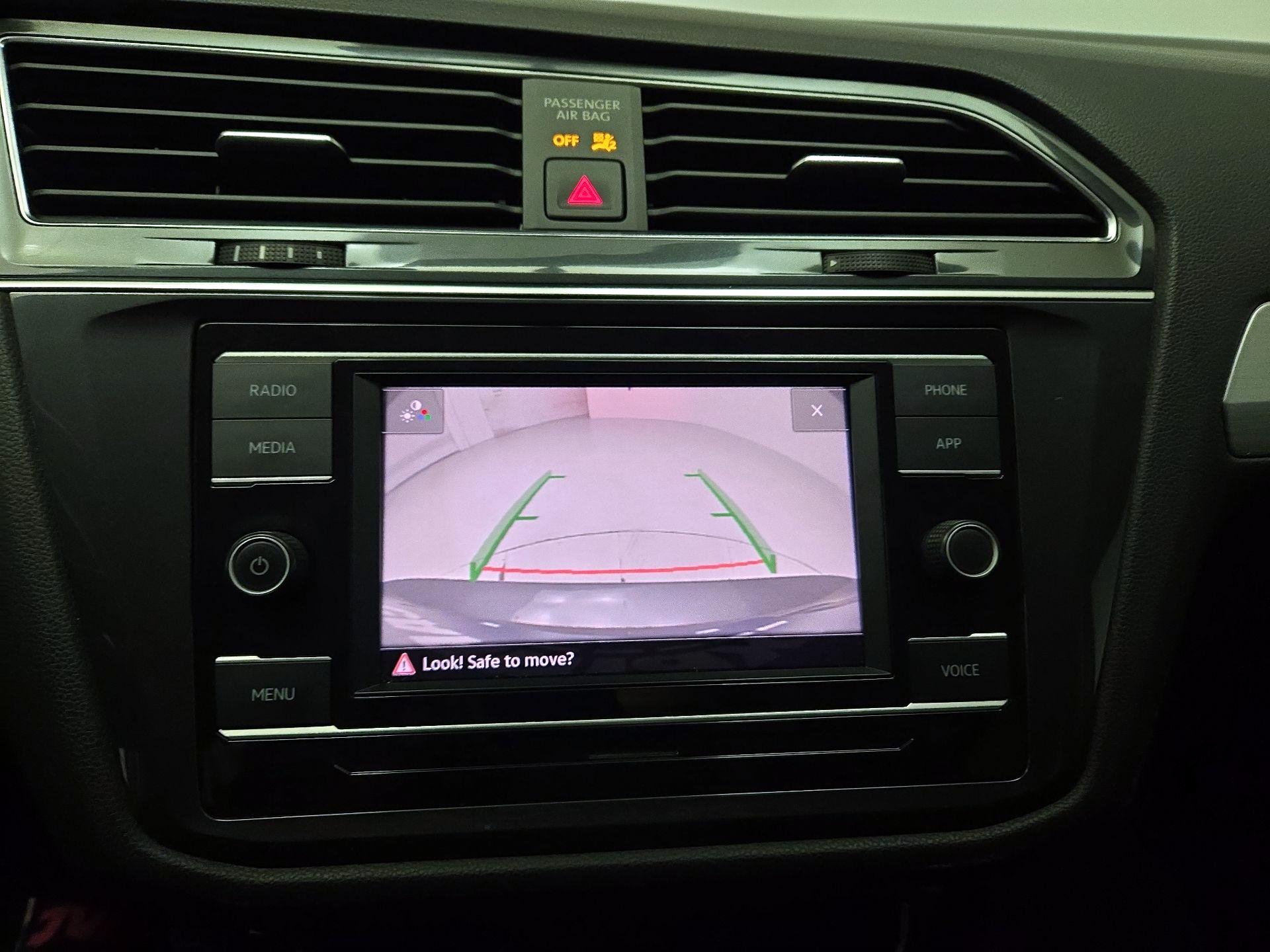 Thumbnail: 2020 Volkswagen Tiguan - 14