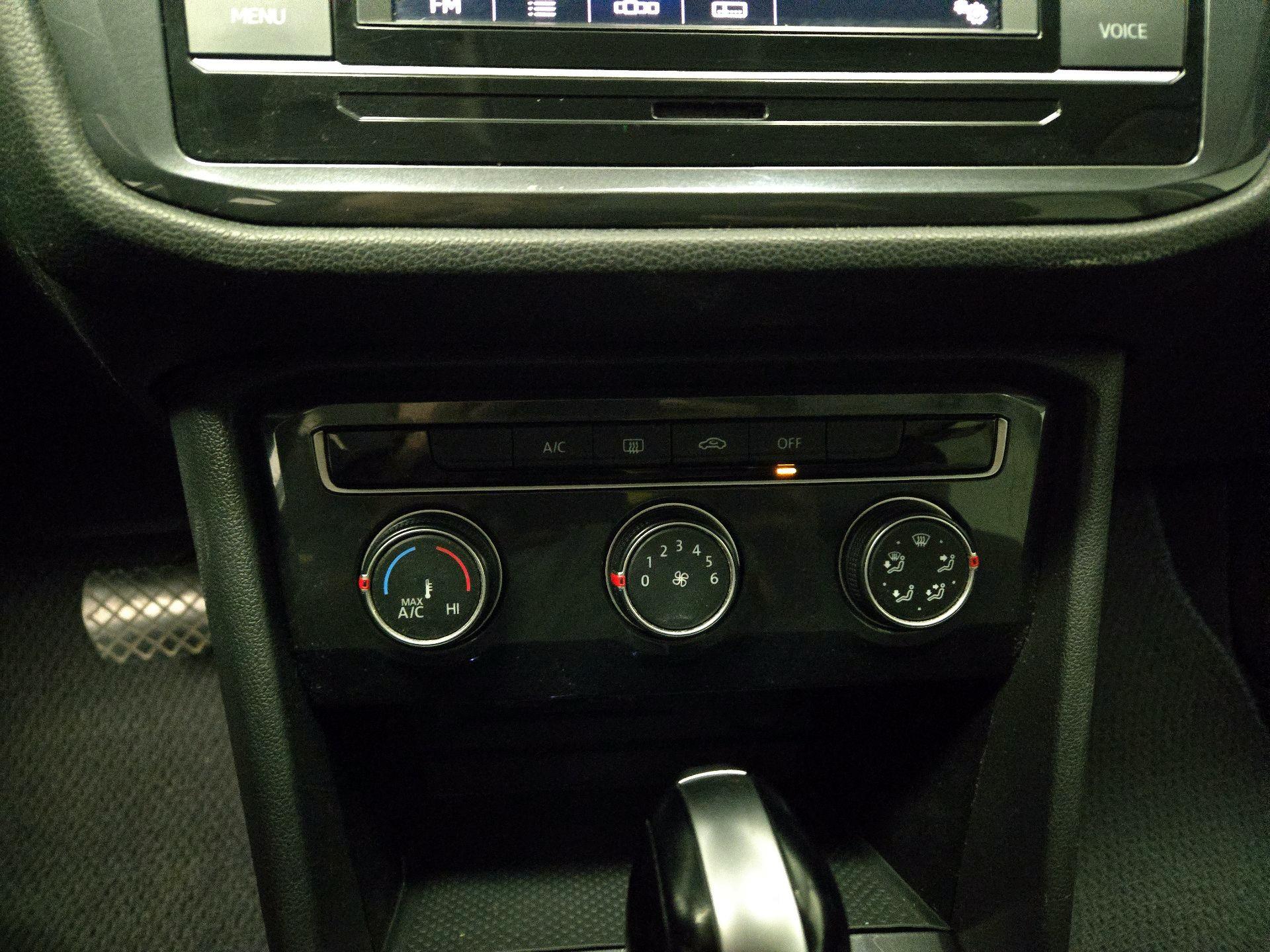 Thumbnail: 2020 Volkswagen Tiguan - 16