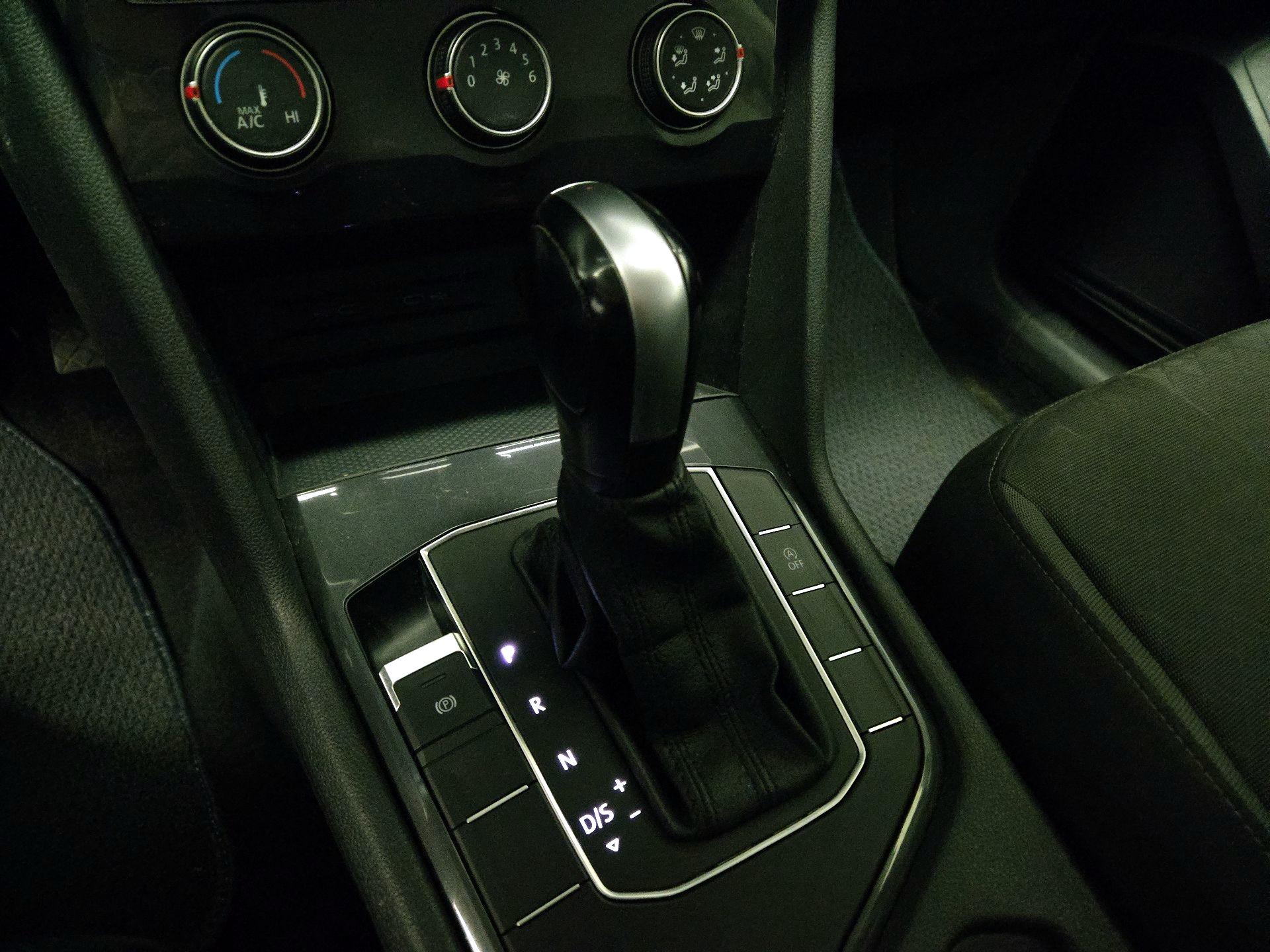 Thumbnail: 2020 Volkswagen Tiguan - 17