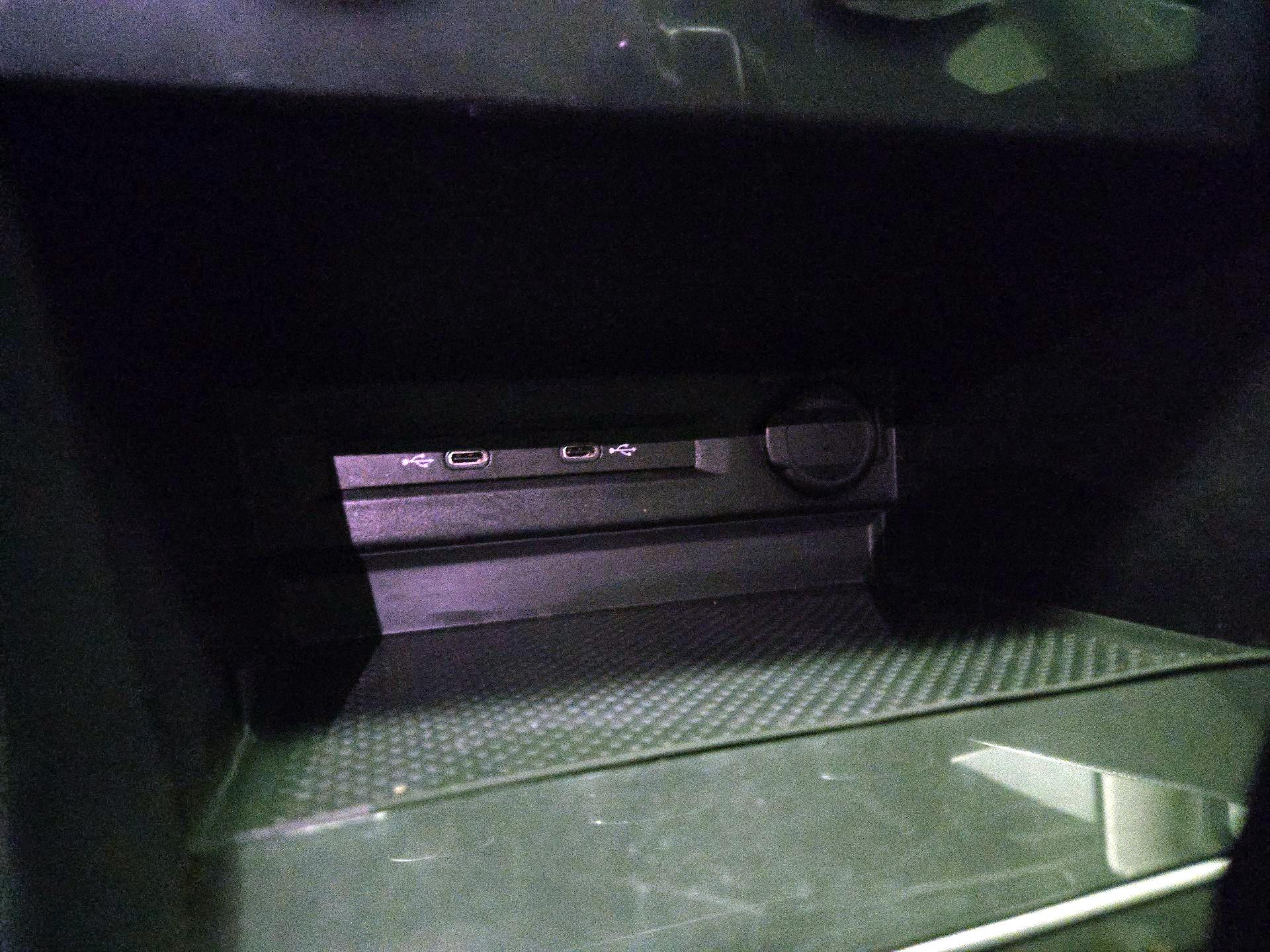 Thumbnail: 2020 Volkswagen Tiguan - 18