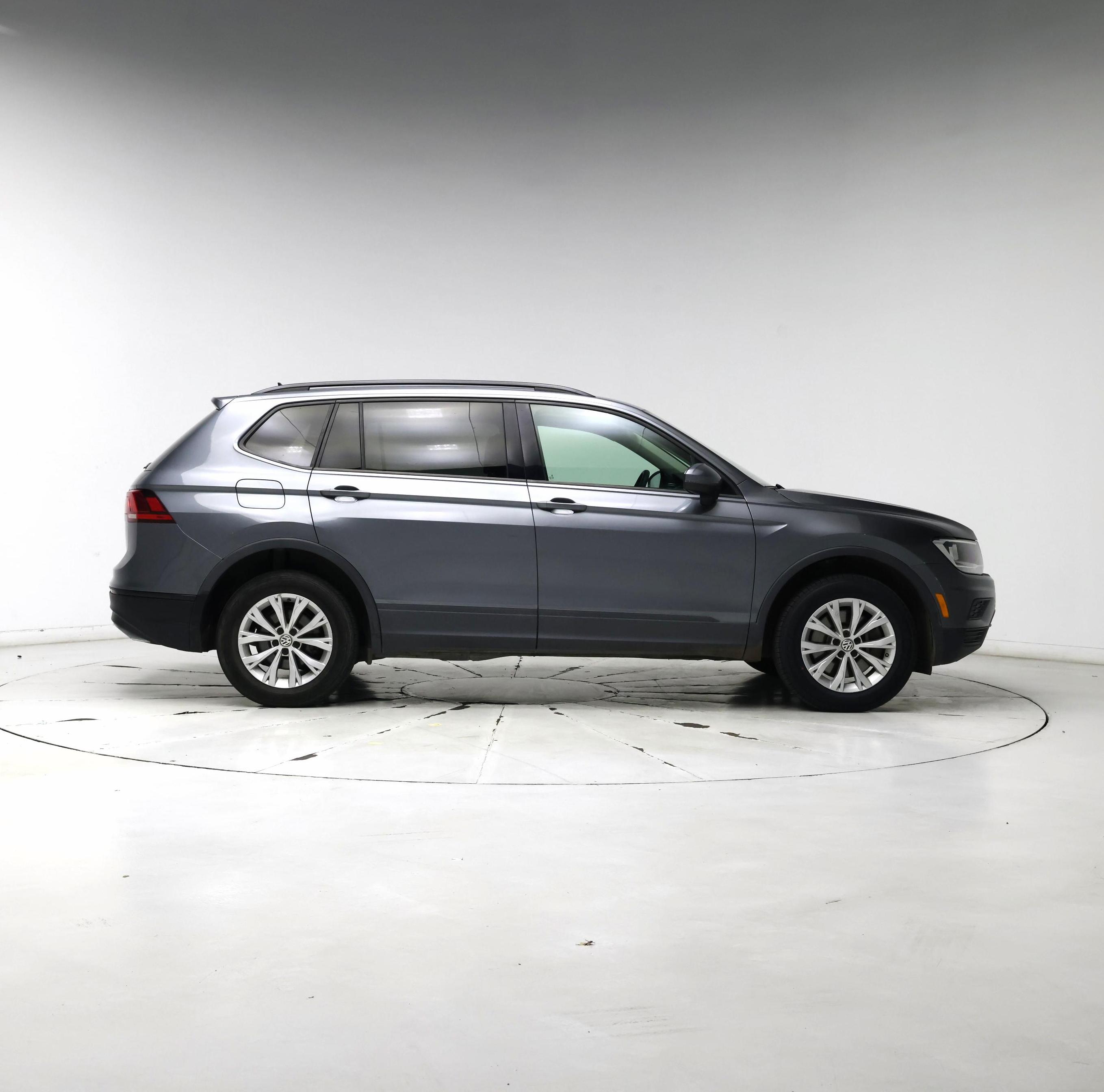 Thumbnail: 2020 Volkswagen Tiguan - 7