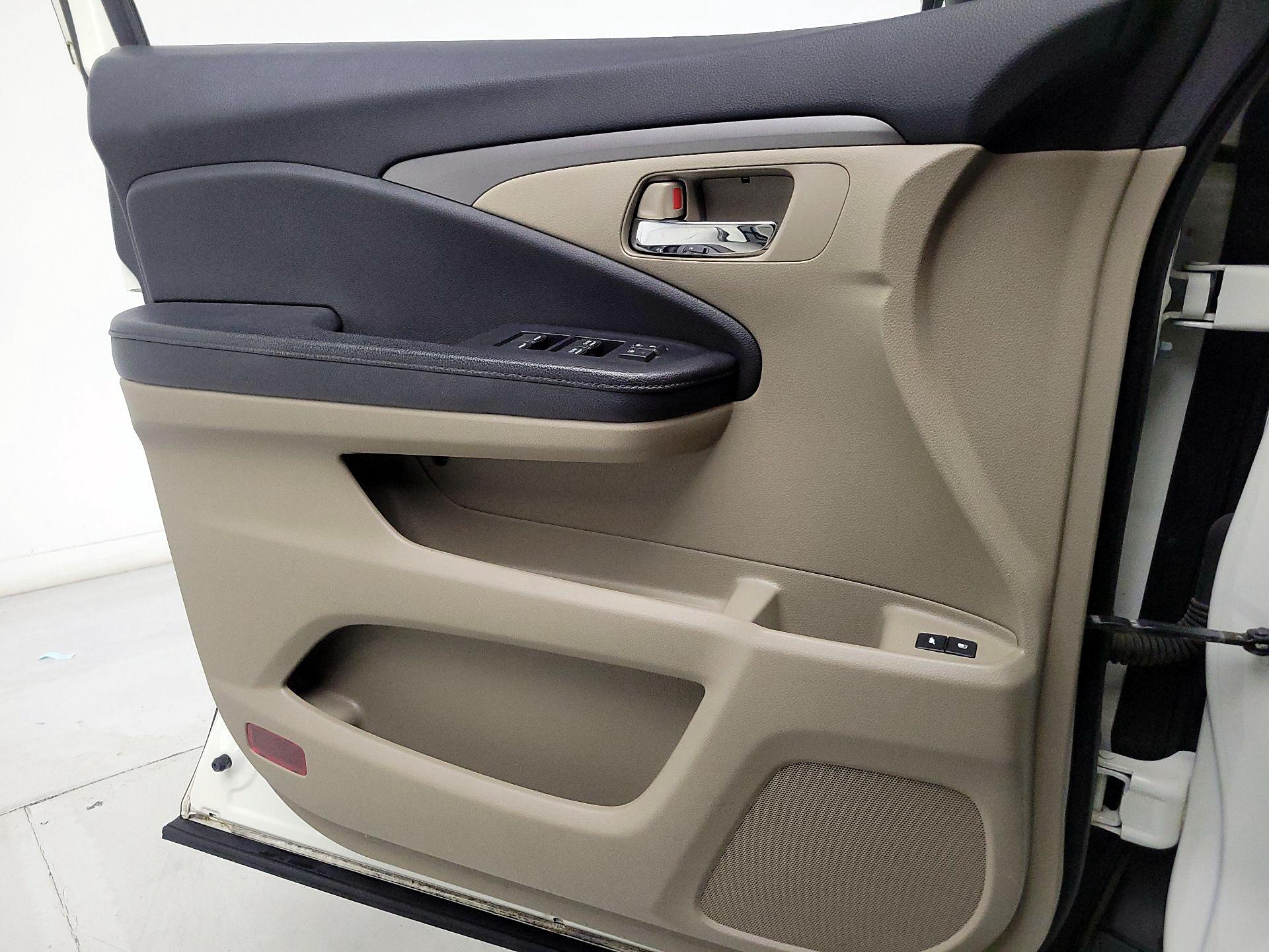 Thumbnail: 2018 Honda Pilot - 12