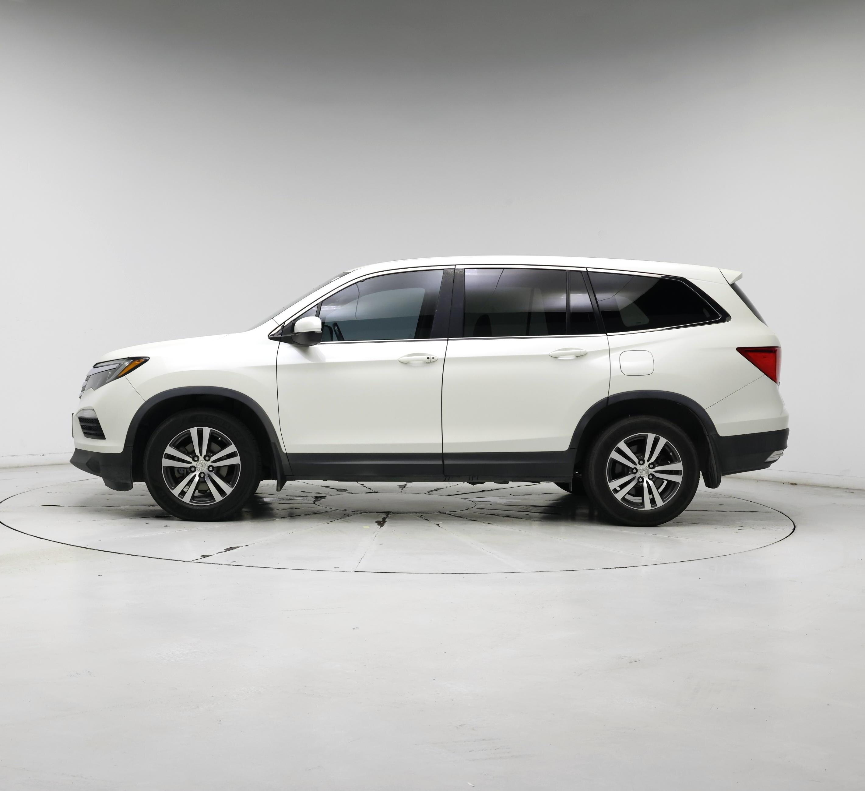 Thumbnail: 2018 Honda Pilot - 3