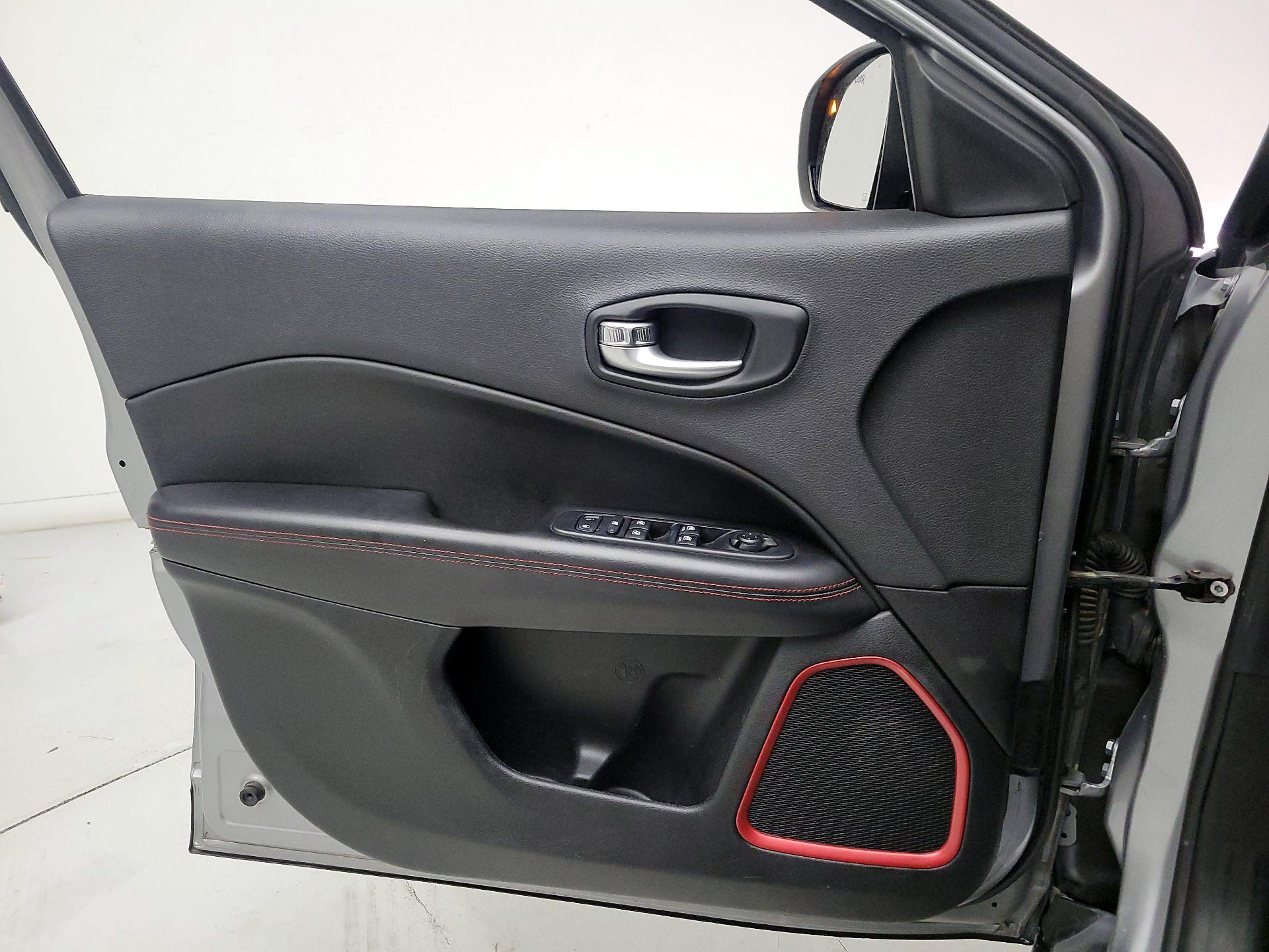 Thumbnail: 2018 Jeep Compass - 12