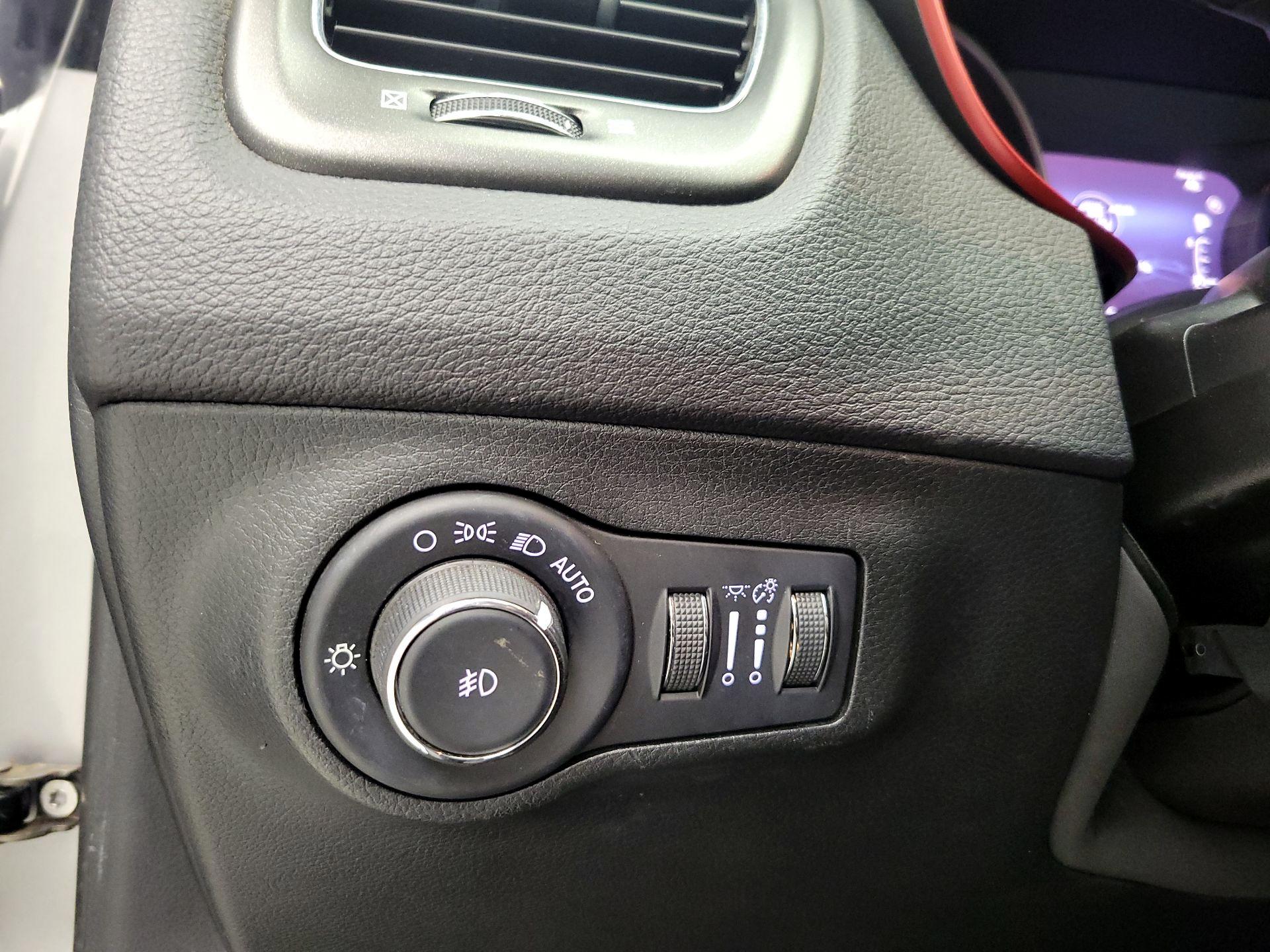 Thumbnail: 2018 Jeep Compass - 13