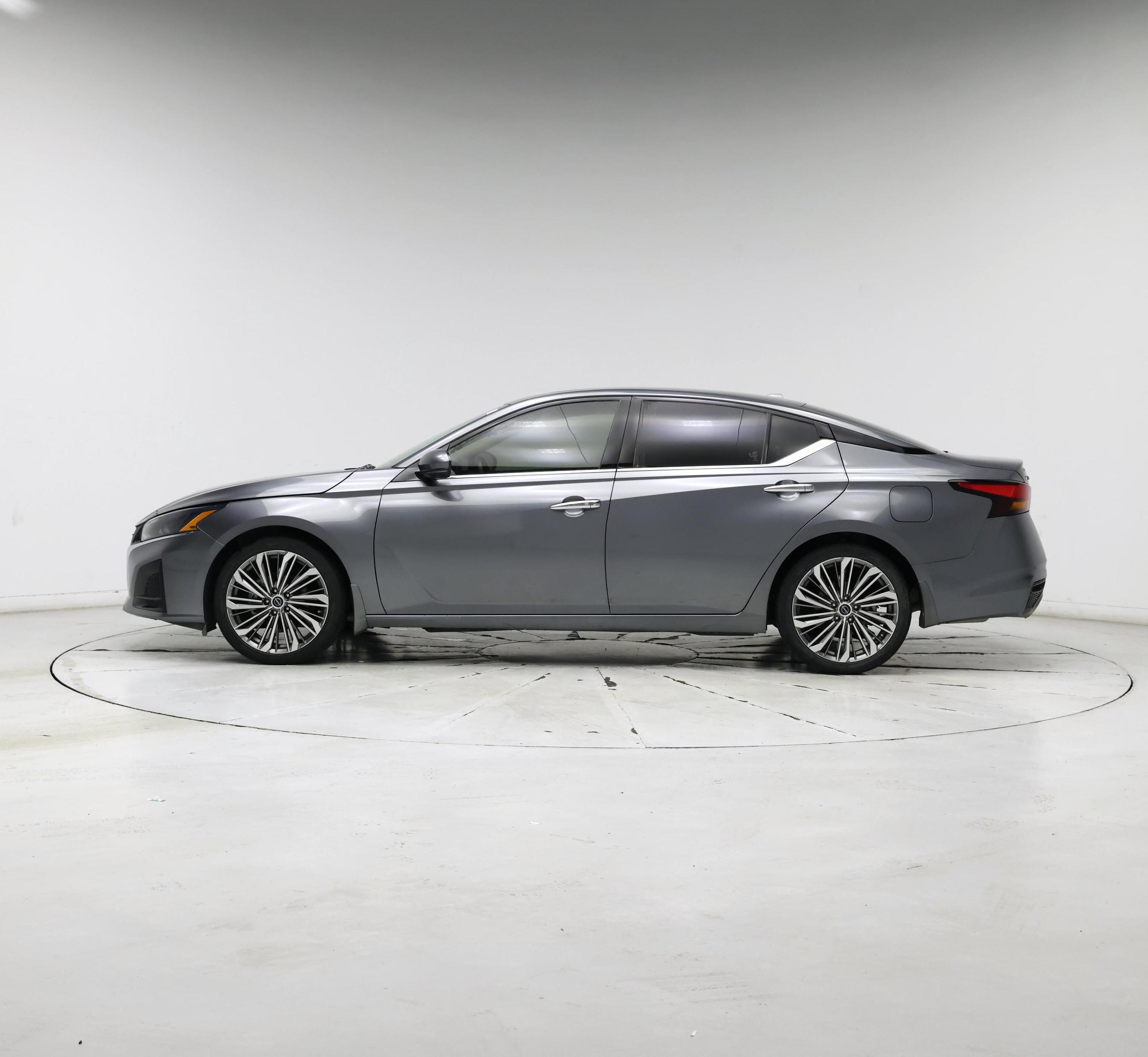 Thumbnail: 2023 Nissan Altima - 3