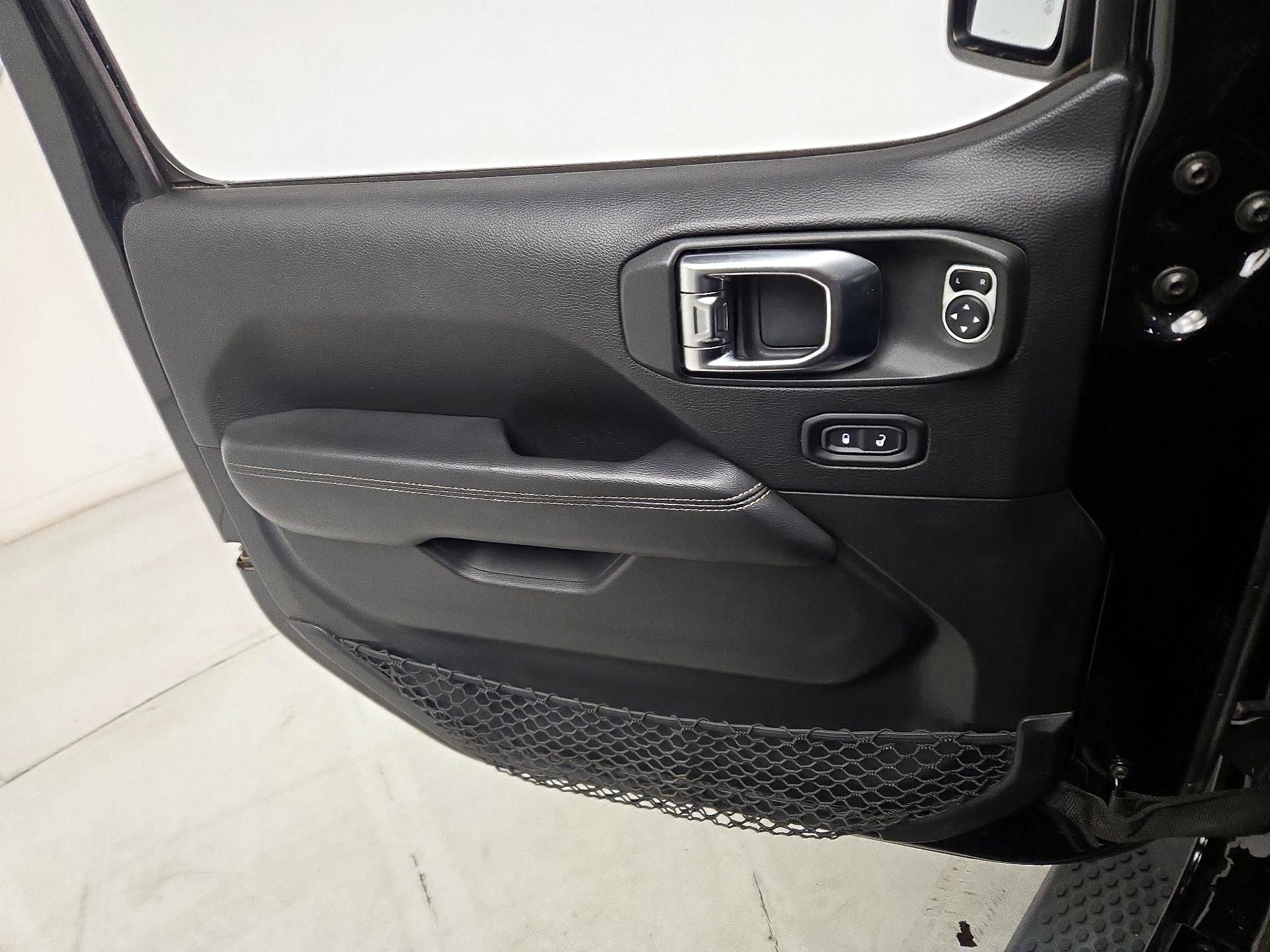 Thumbnail: 2019 Jeep Wrangler - 12