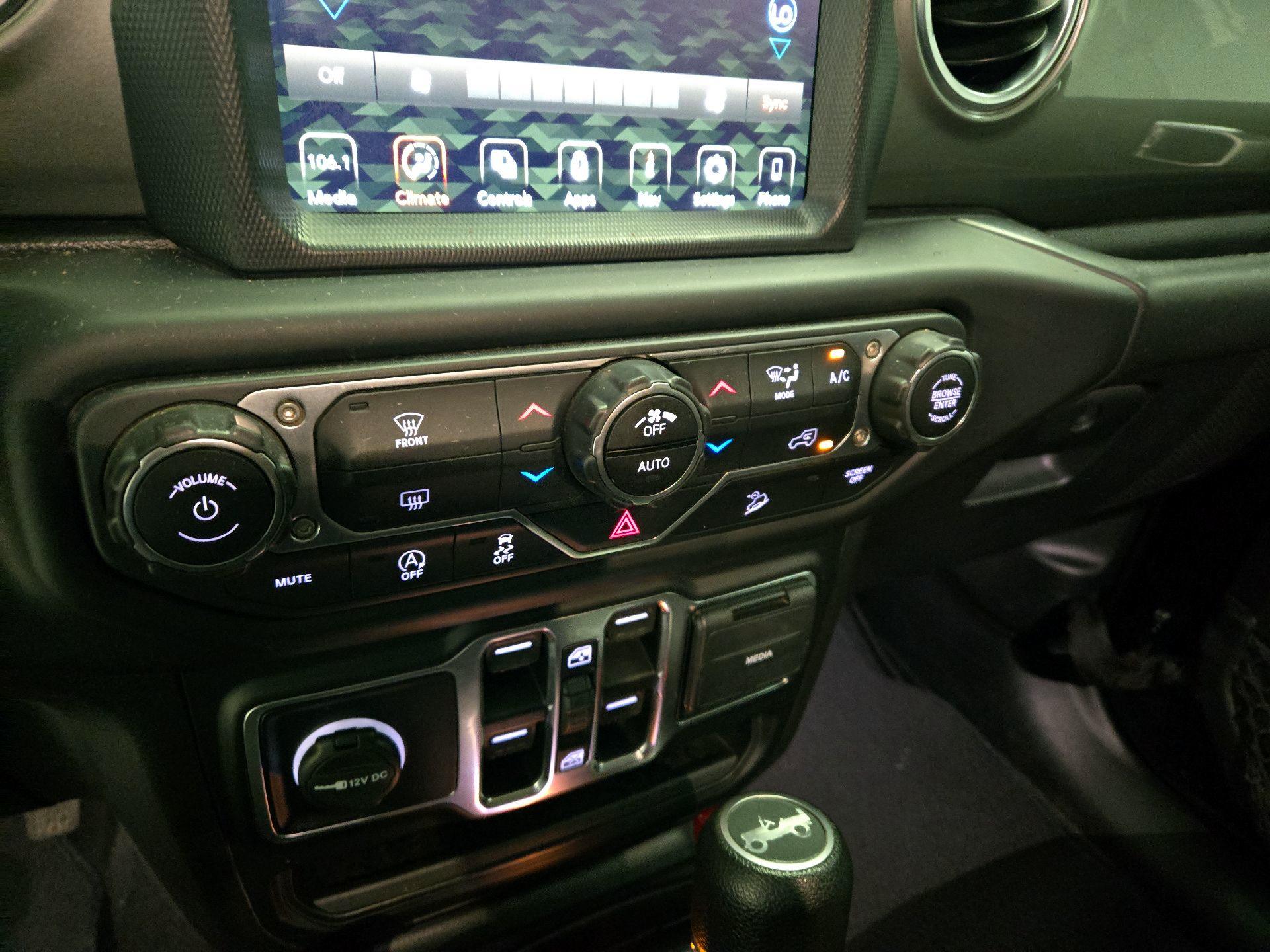 Thumbnail: 2019 Jeep Wrangler - 17