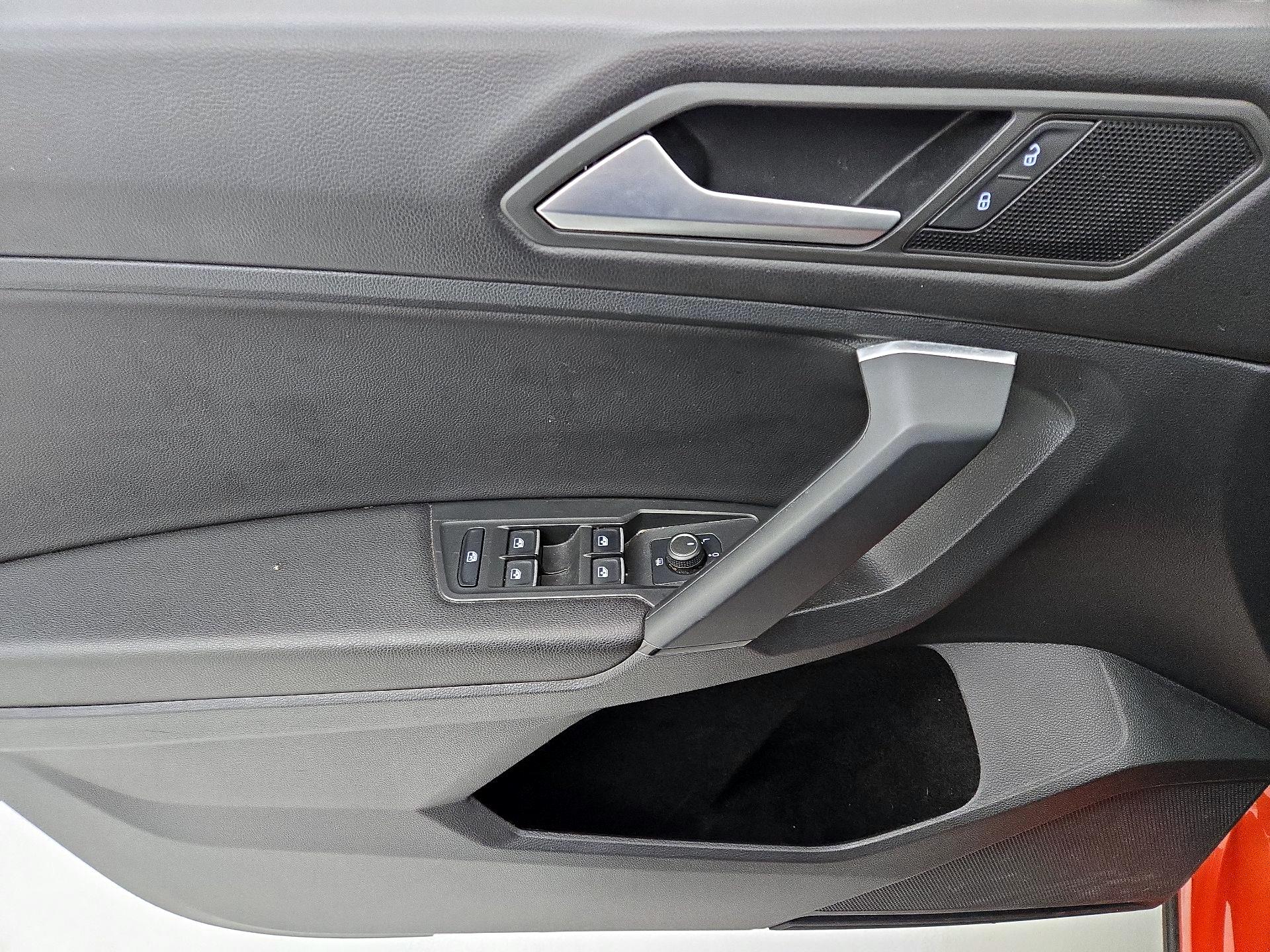 Thumbnail: 2019 Volkswagen Tiguan - 12