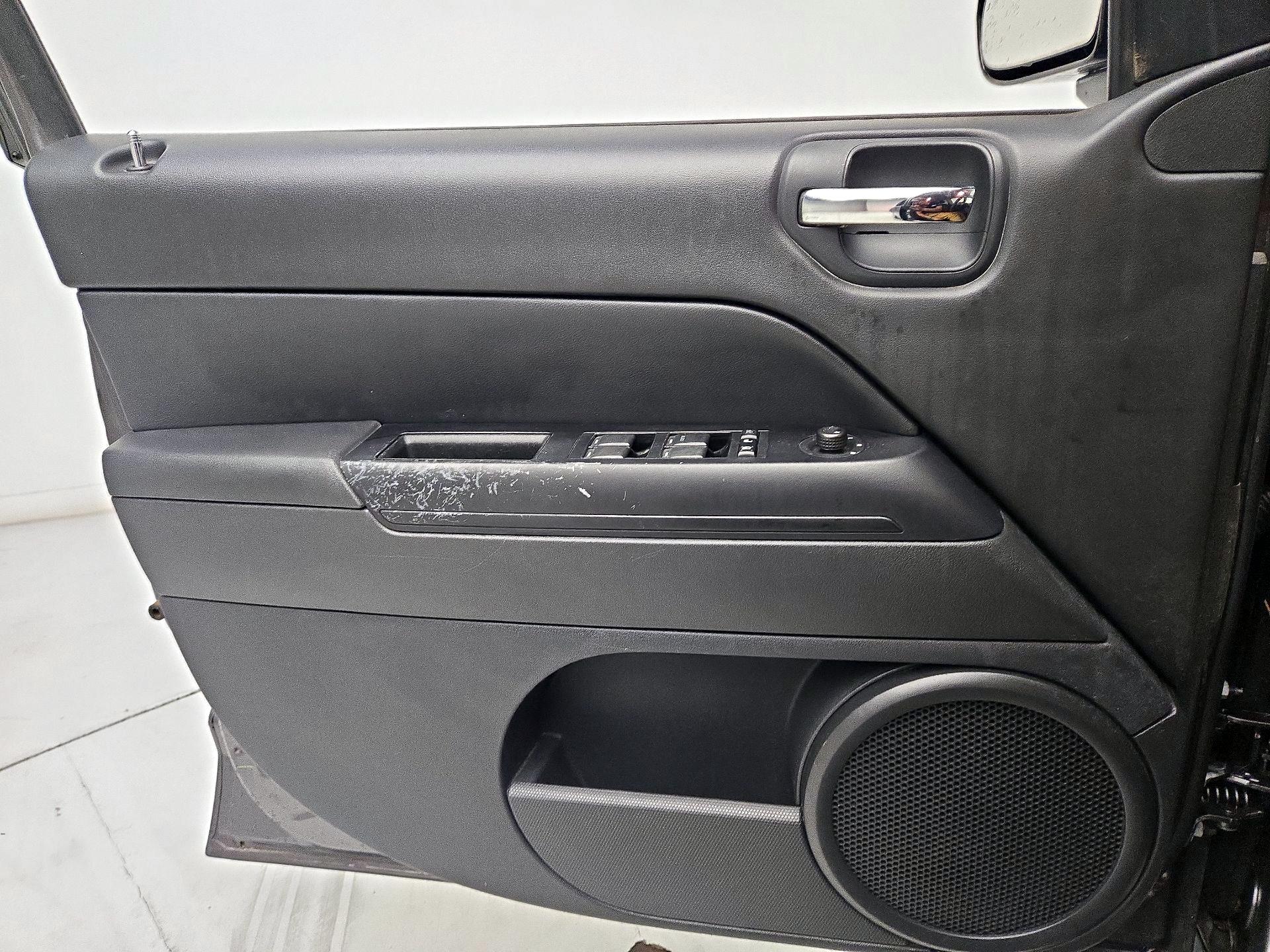 Thumbnail: 2014 Jeep Compass - 12