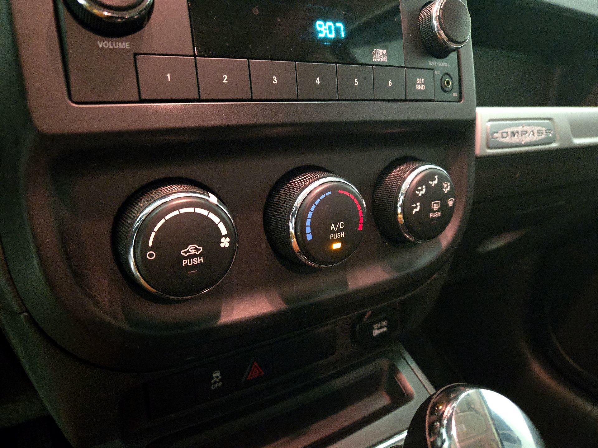 Thumbnail: 2014 Jeep Compass - 14