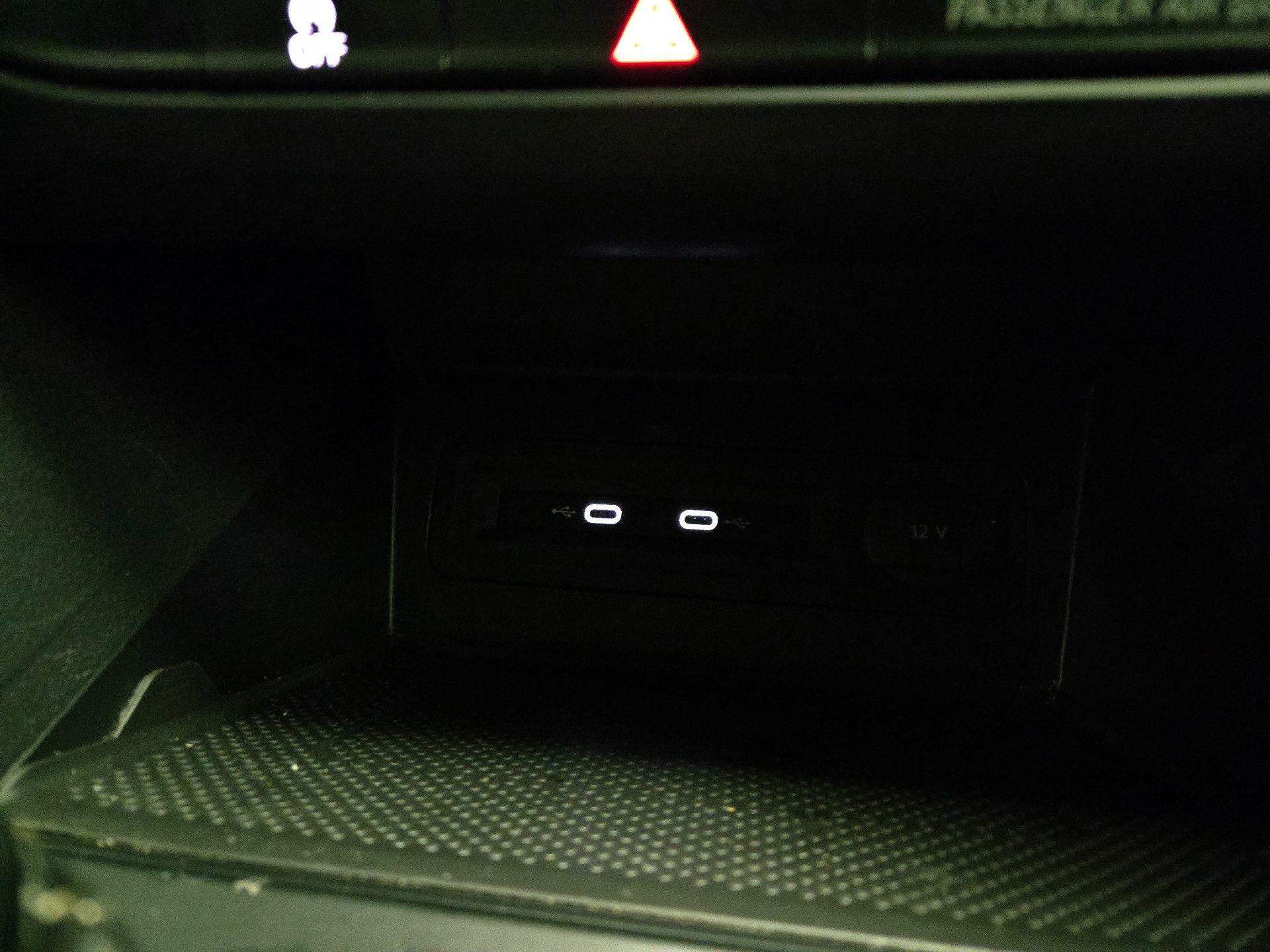 Thumbnail: 2021 Volkswagen Atlas - 18