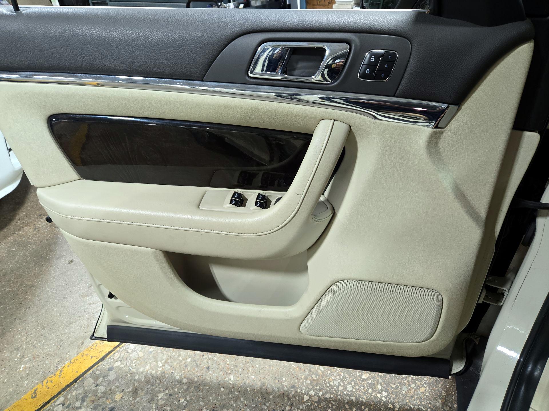 Thumbnail: 2015 Lincoln MKS - 12