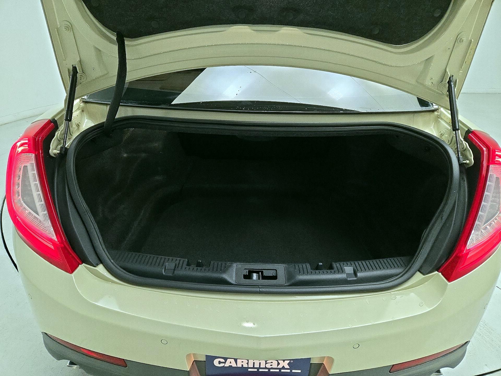 Thumbnail: 2015 Lincoln MKS - 20