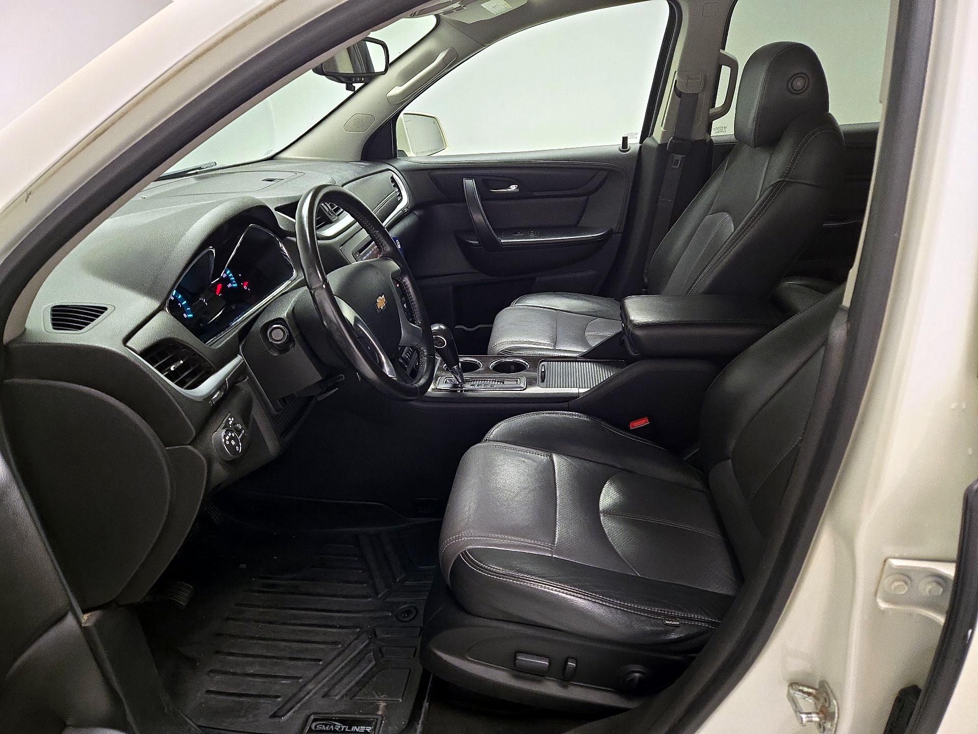 Thumbnail: 2015 Chevrolet Traverse - 11