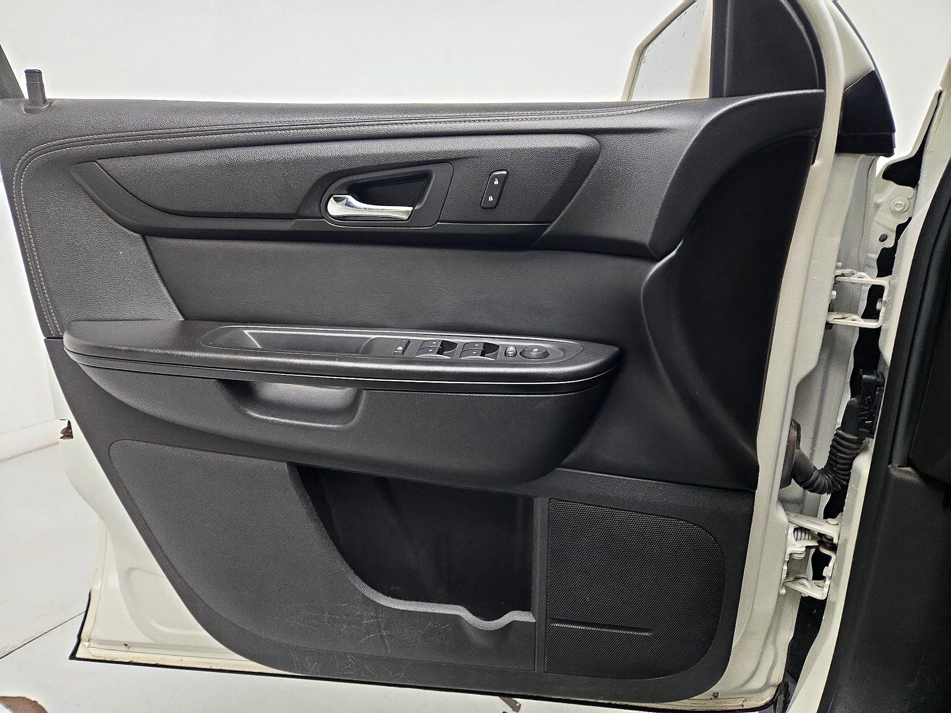 Thumbnail: 2015 Chevrolet Traverse - 12