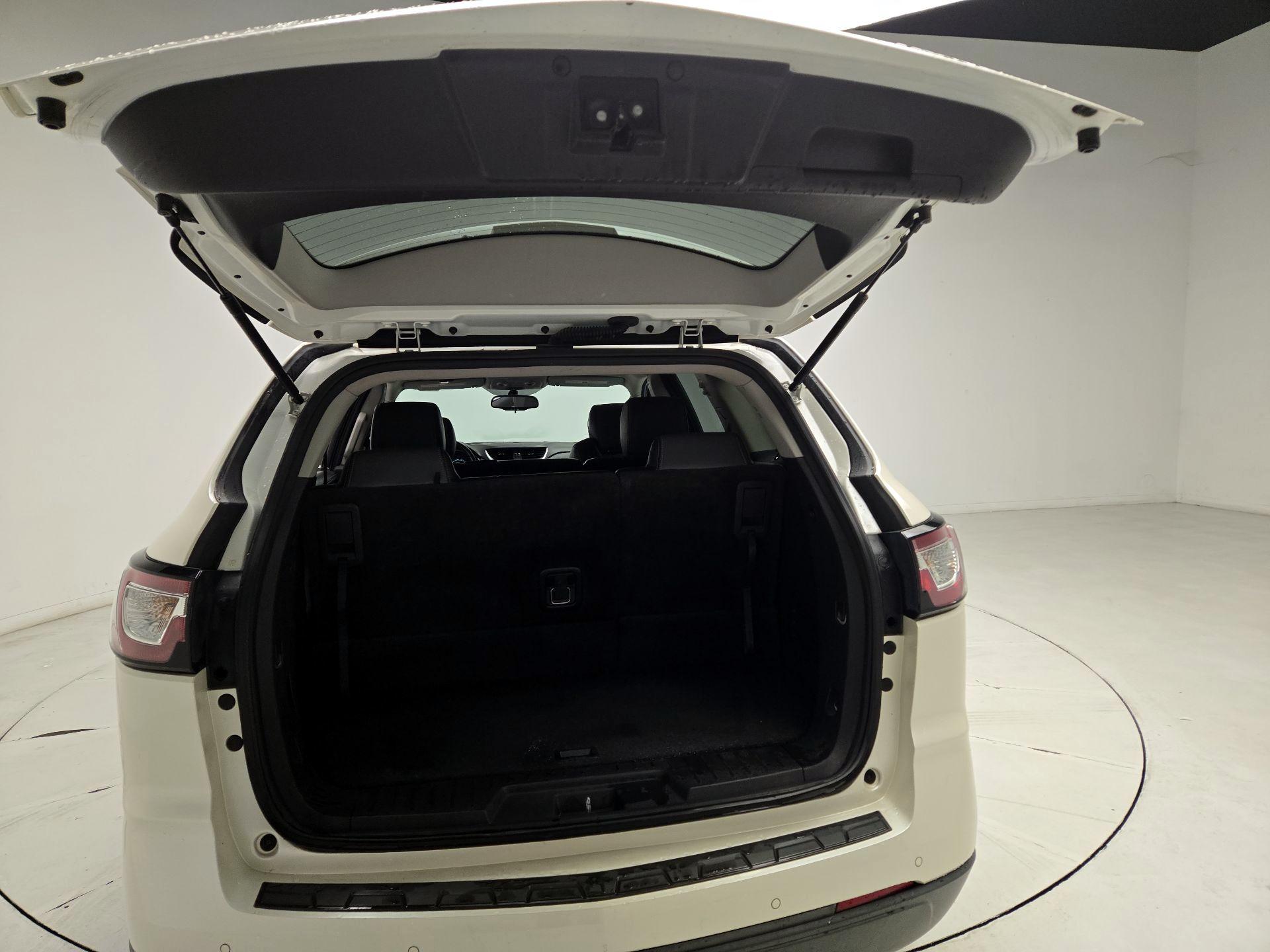 Thumbnail: 2015 Chevrolet Traverse - 19