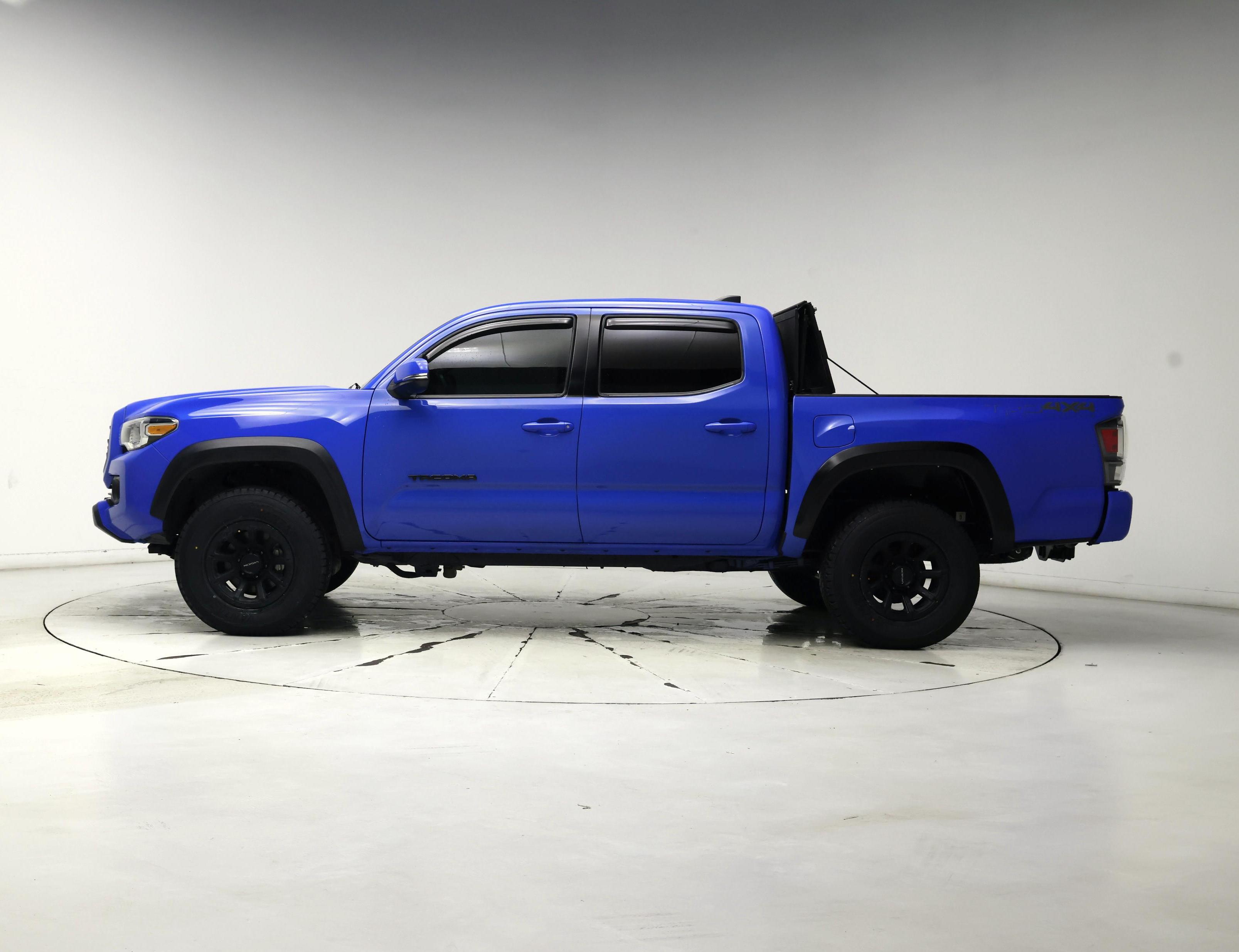 Thumbnail: 2020 Toyota Tacoma - 3