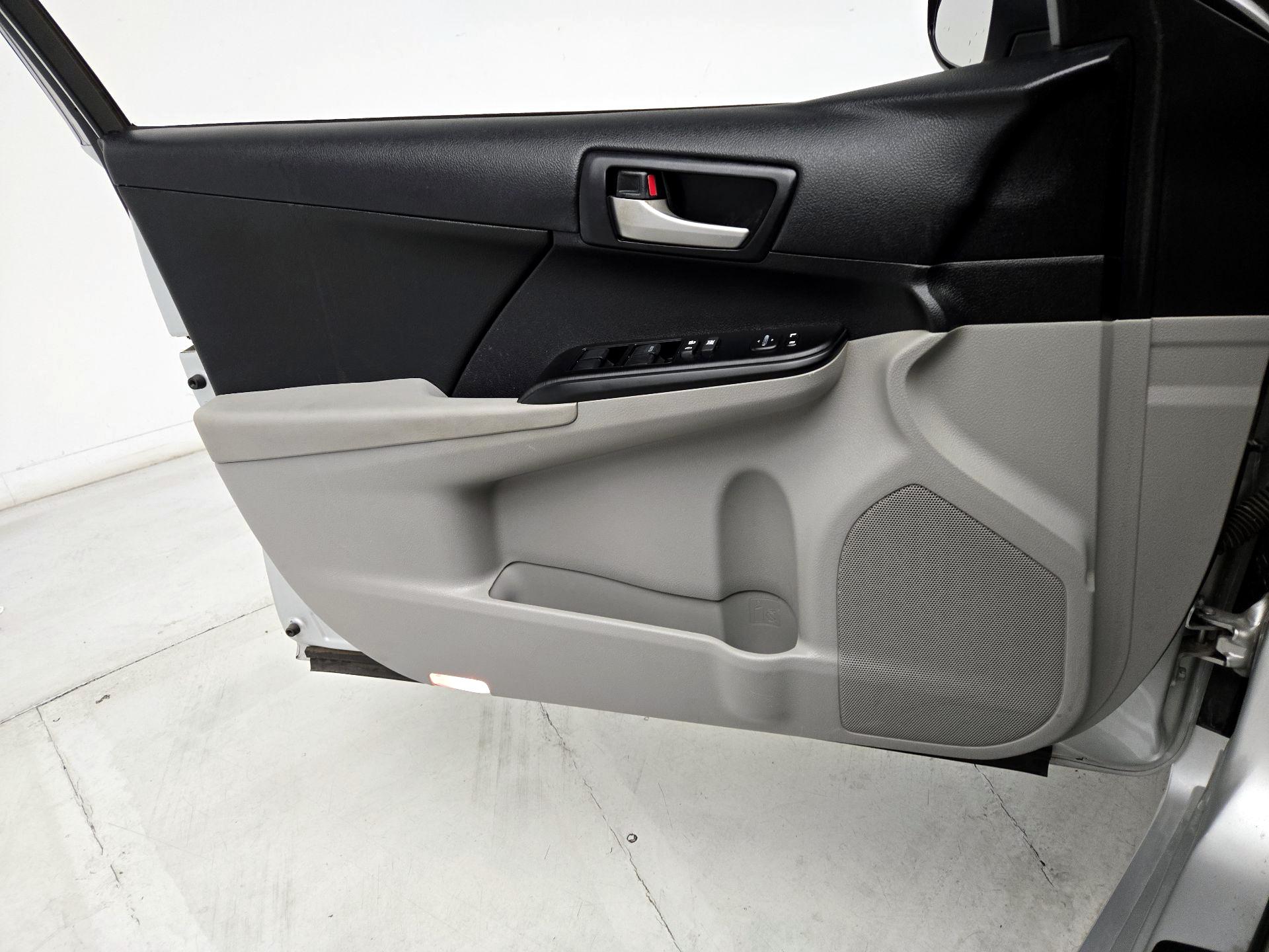 Thumbnail: 2014 Toyota Camry - 12