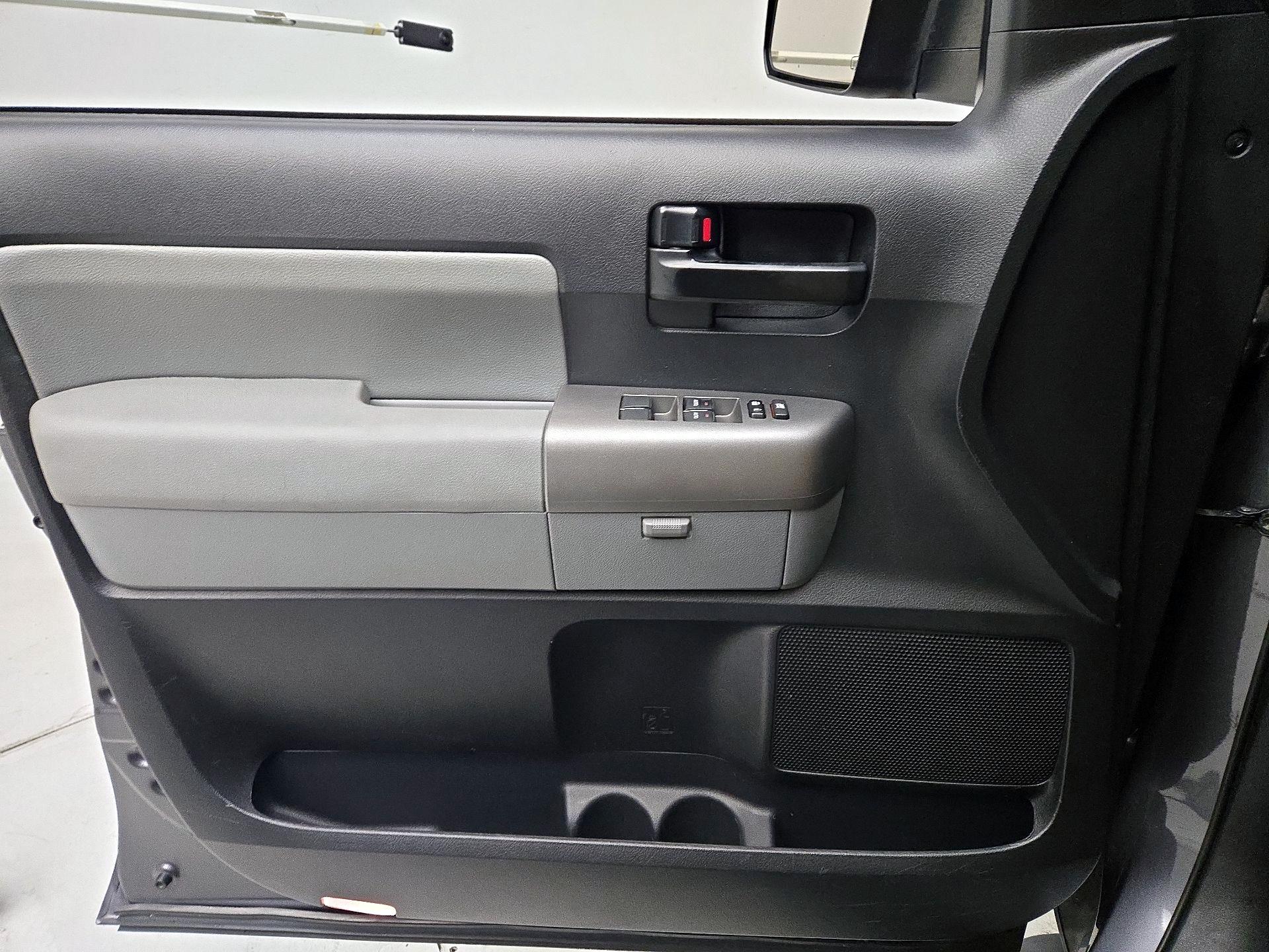 Thumbnail: 2016 Toyota Sequoia - 12