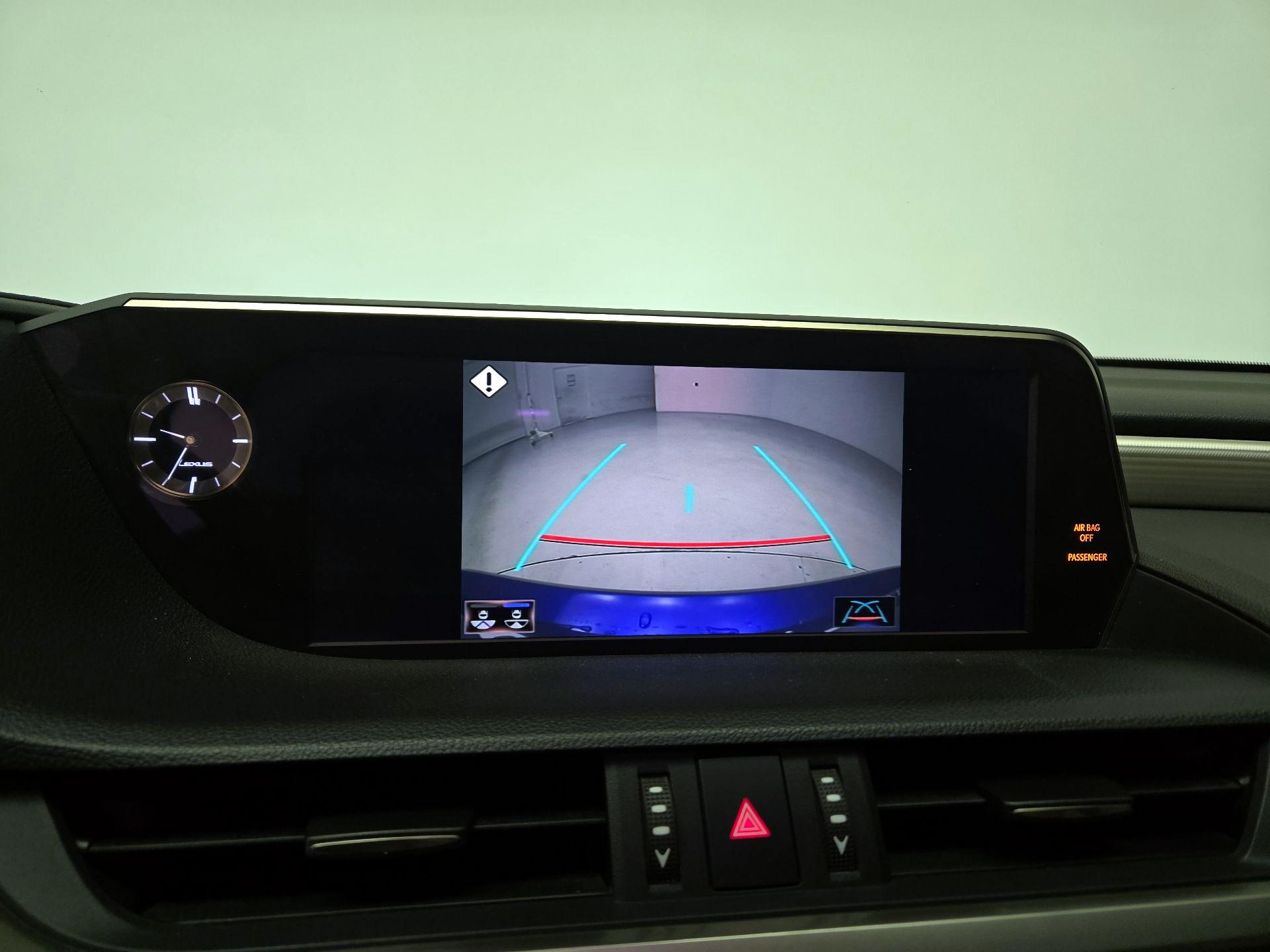 Thumbnail: 2021 Lexus ES - 15