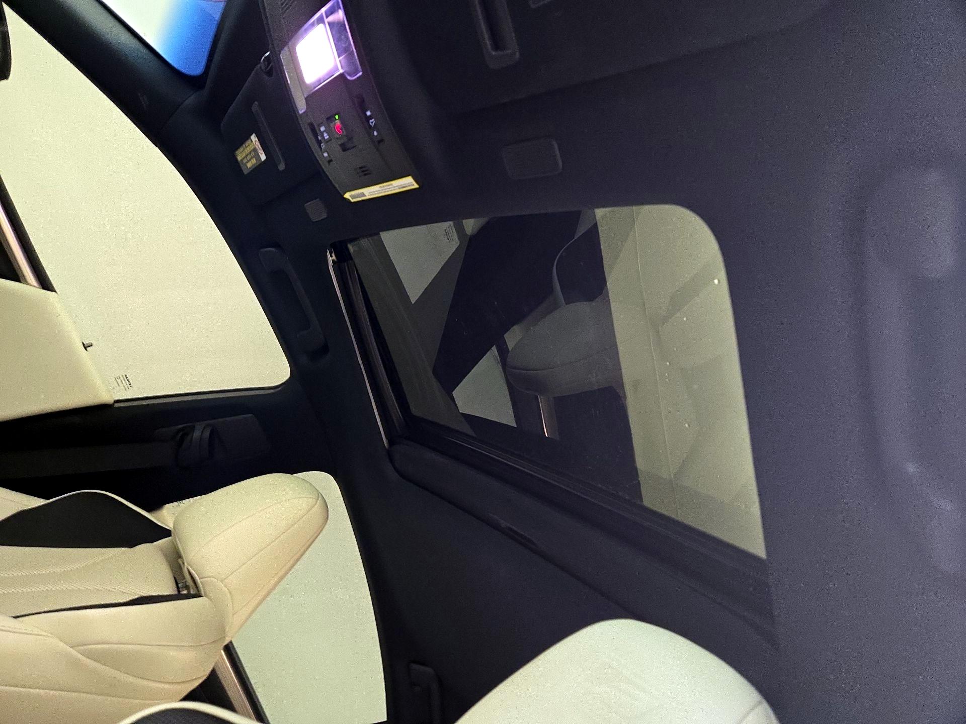 Thumbnail: 2021 Lexus ES - 20