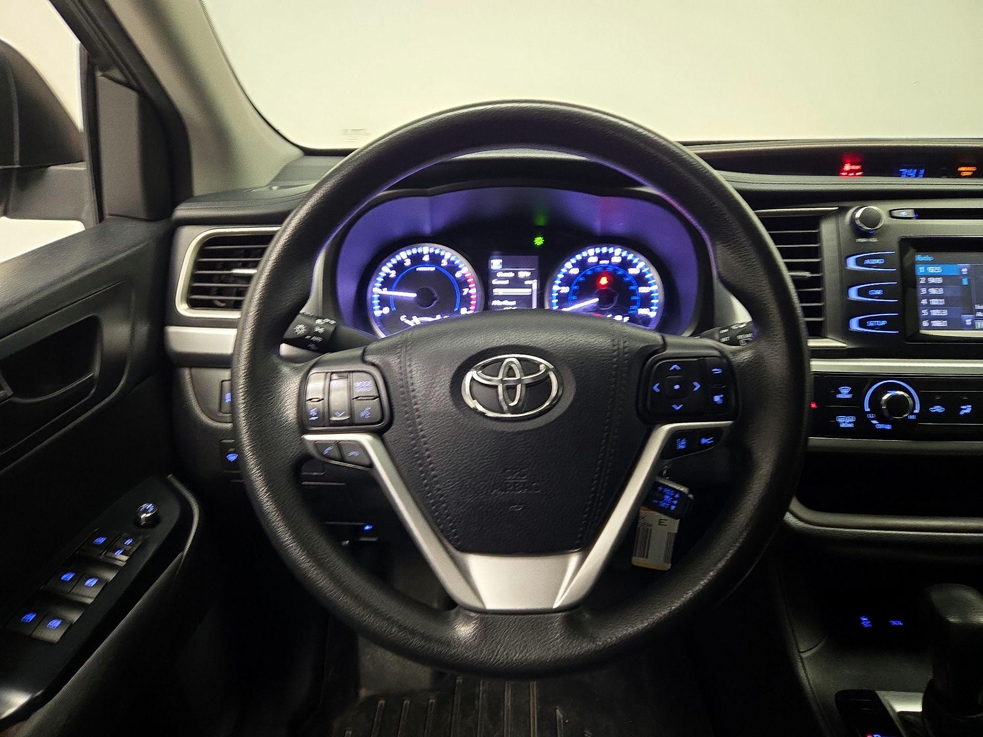 Thumbnail: 2017 Toyota Highlander - 10