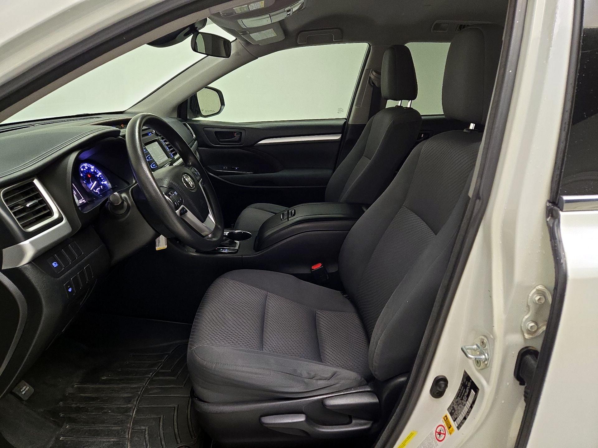 Thumbnail: 2017 Toyota Highlander - 11