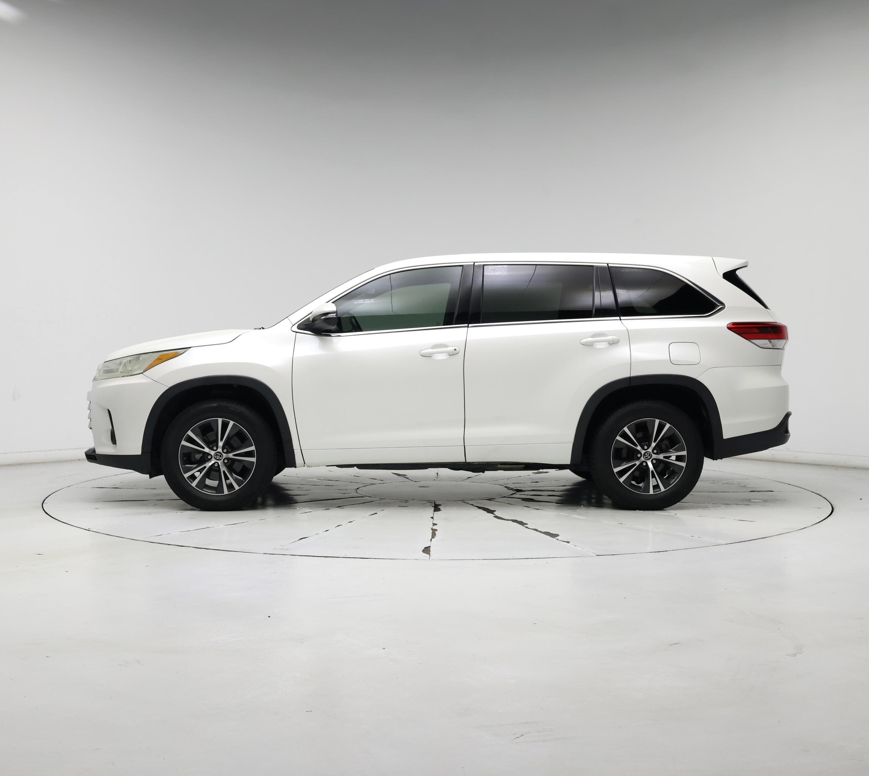 Thumbnail: 2017 Toyota Highlander - 3