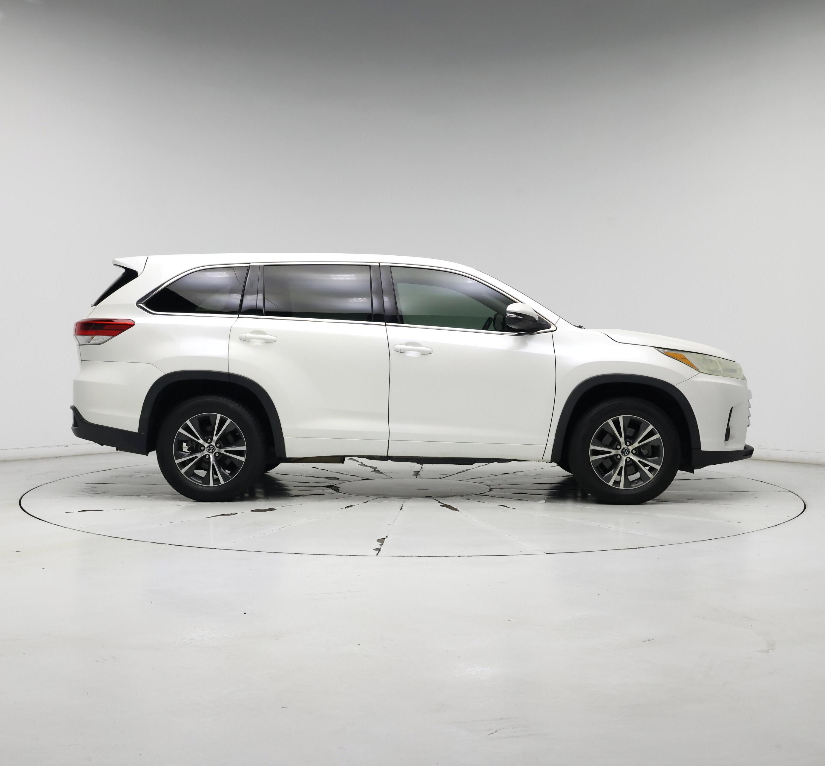 Thumbnail: 2017 Toyota Highlander - 7