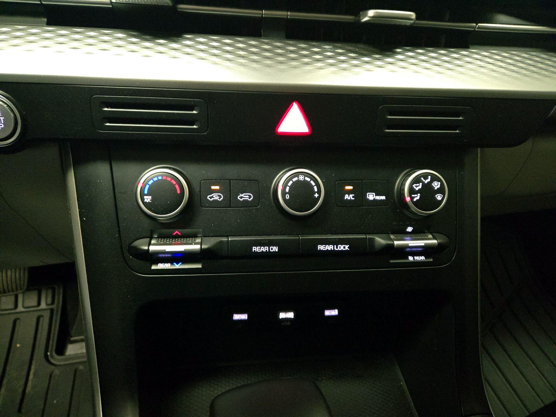 Thumbnail: 2024 Kia Carnival - 16