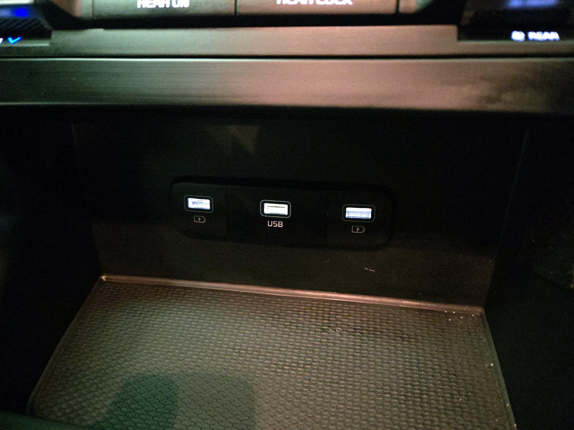 Thumbnail: 2024 Kia Carnival - 18