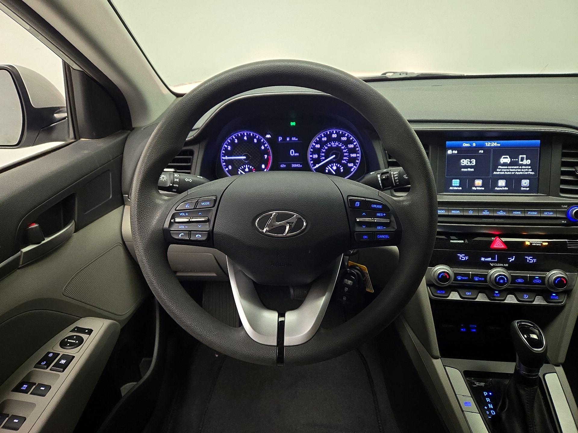 Thumbnail: 2020 Hyundai Elantra - 10