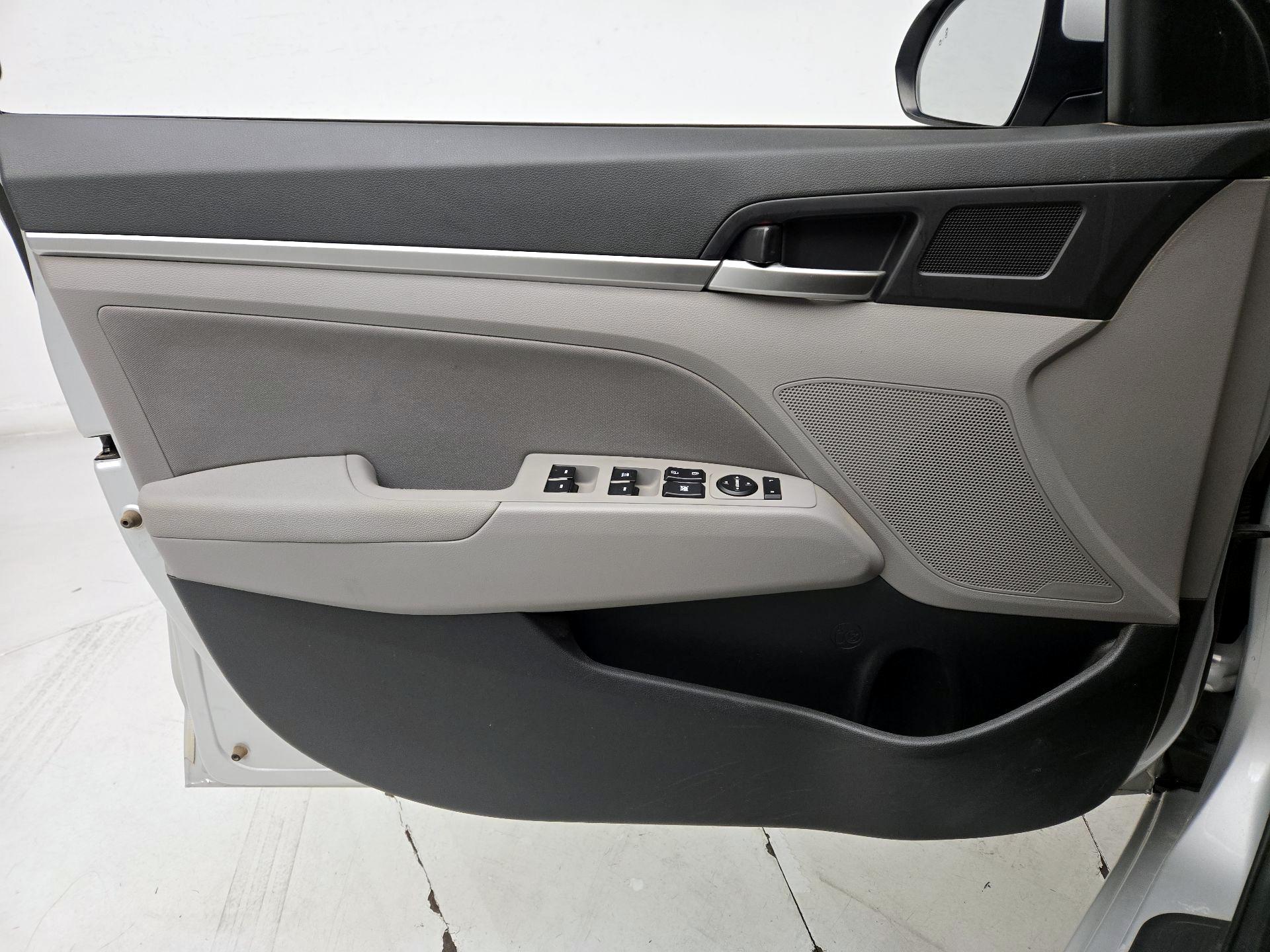 Thumbnail: 2020 Hyundai Elantra - 12