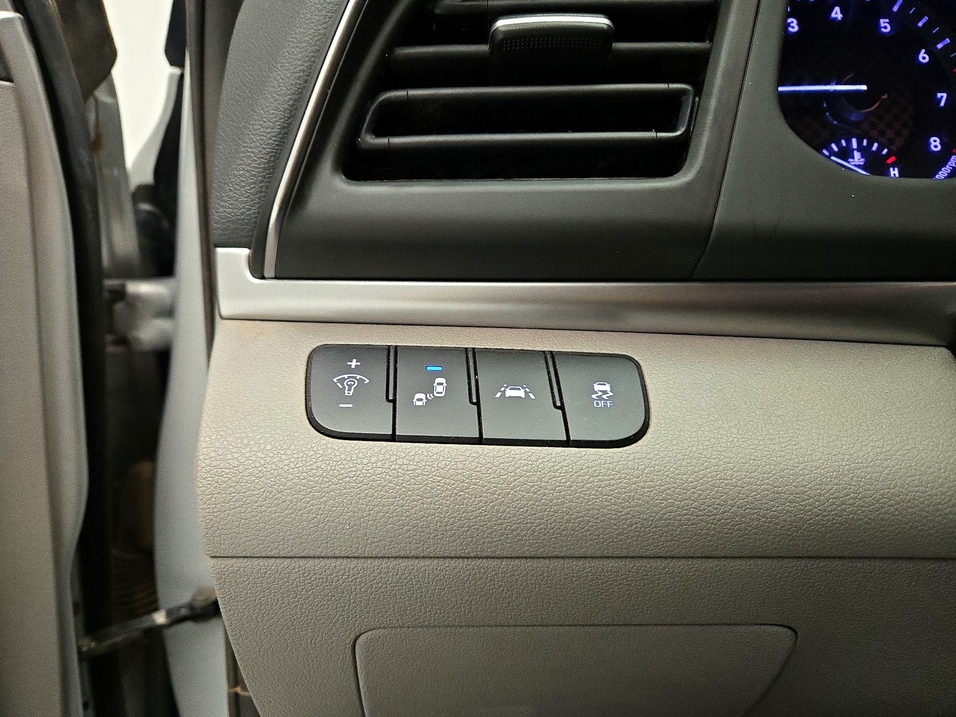 Thumbnail: 2020 Hyundai Elantra - 13