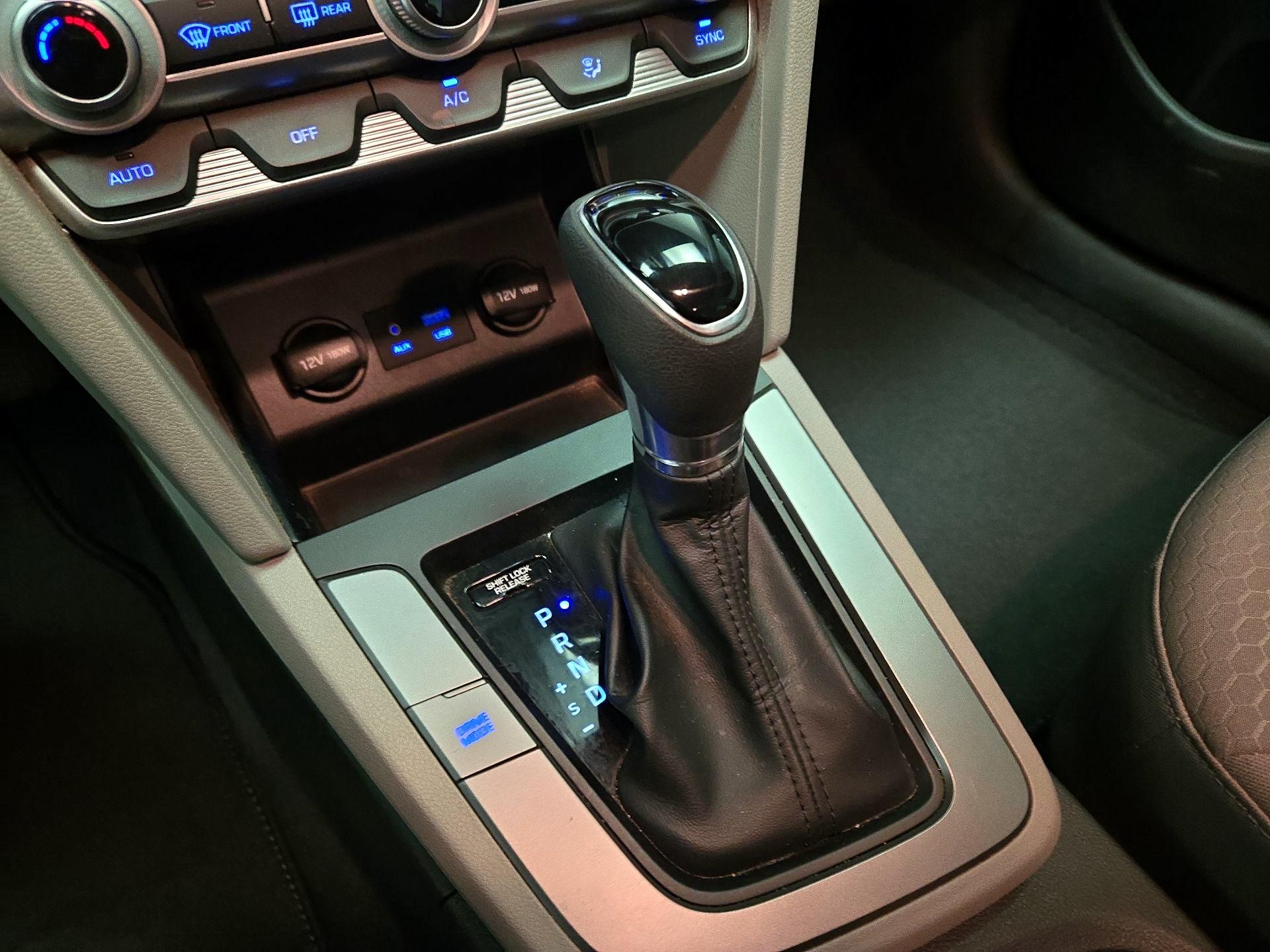 Thumbnail: 2020 Hyundai Elantra - 17