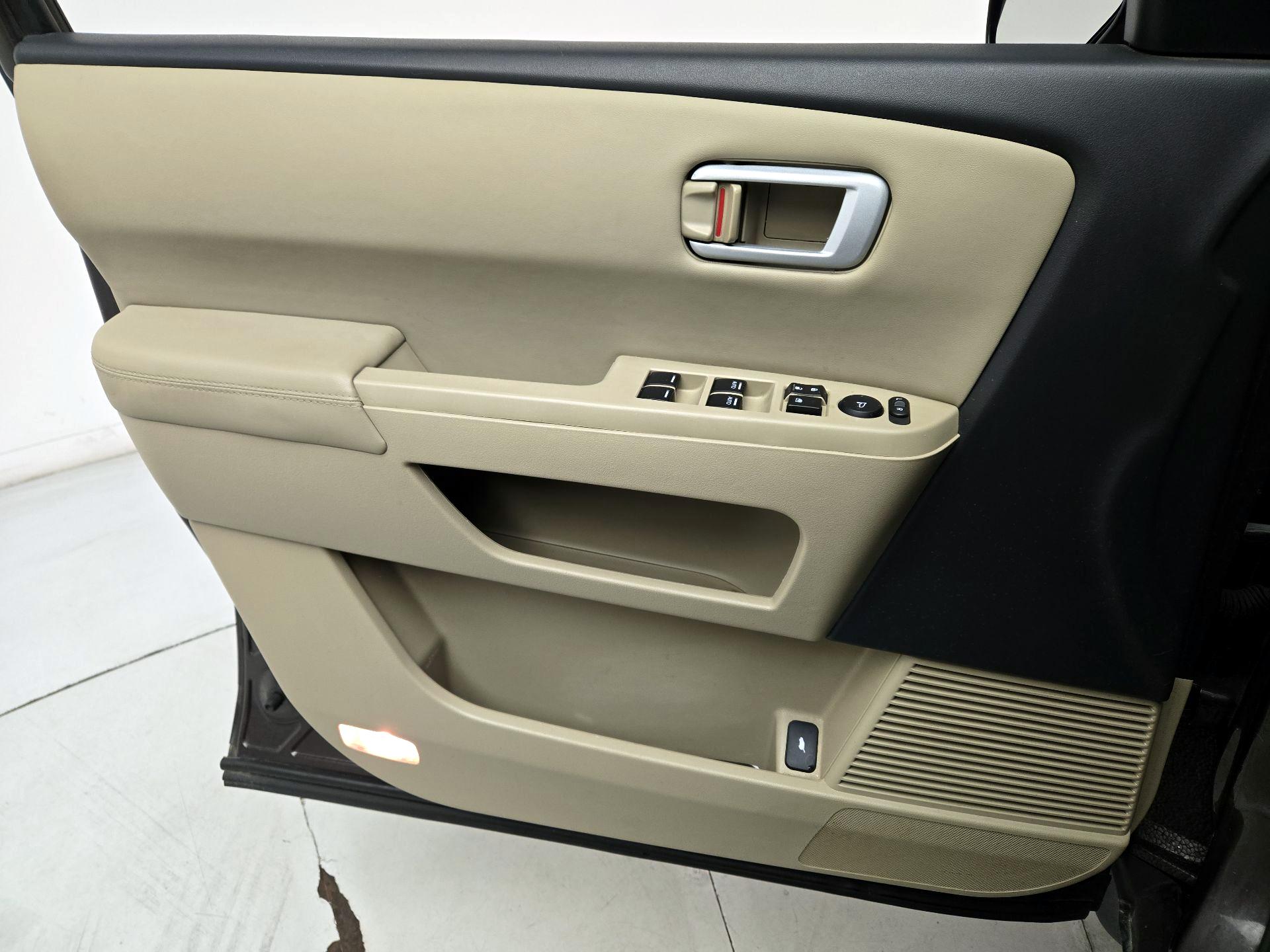 Thumbnail: 2015 Honda Pilot - 12