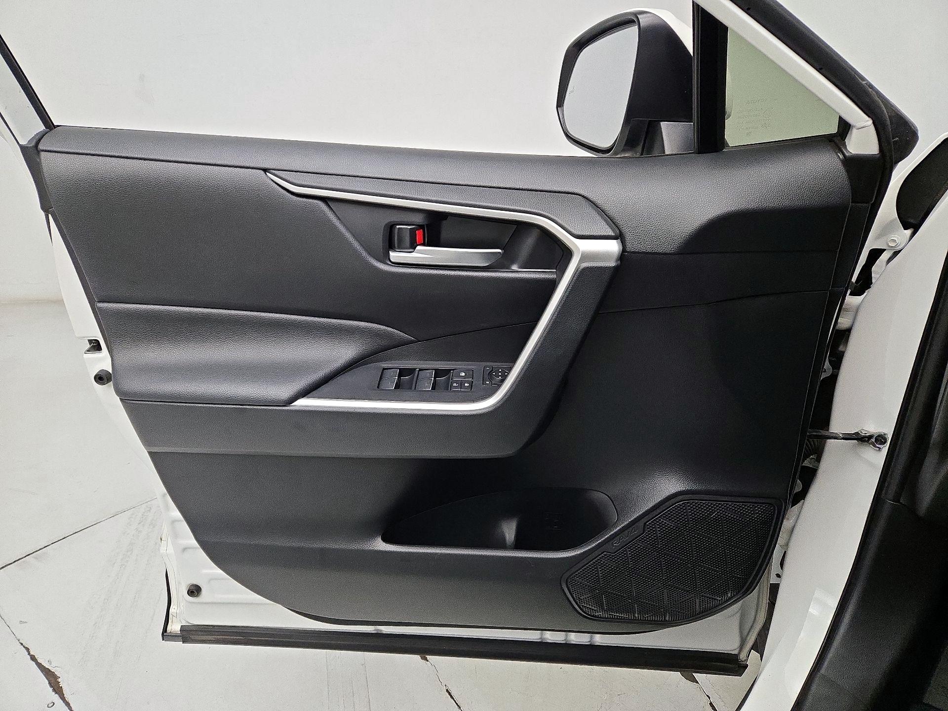 Thumbnail: 2022 Toyota RAV4 - 12