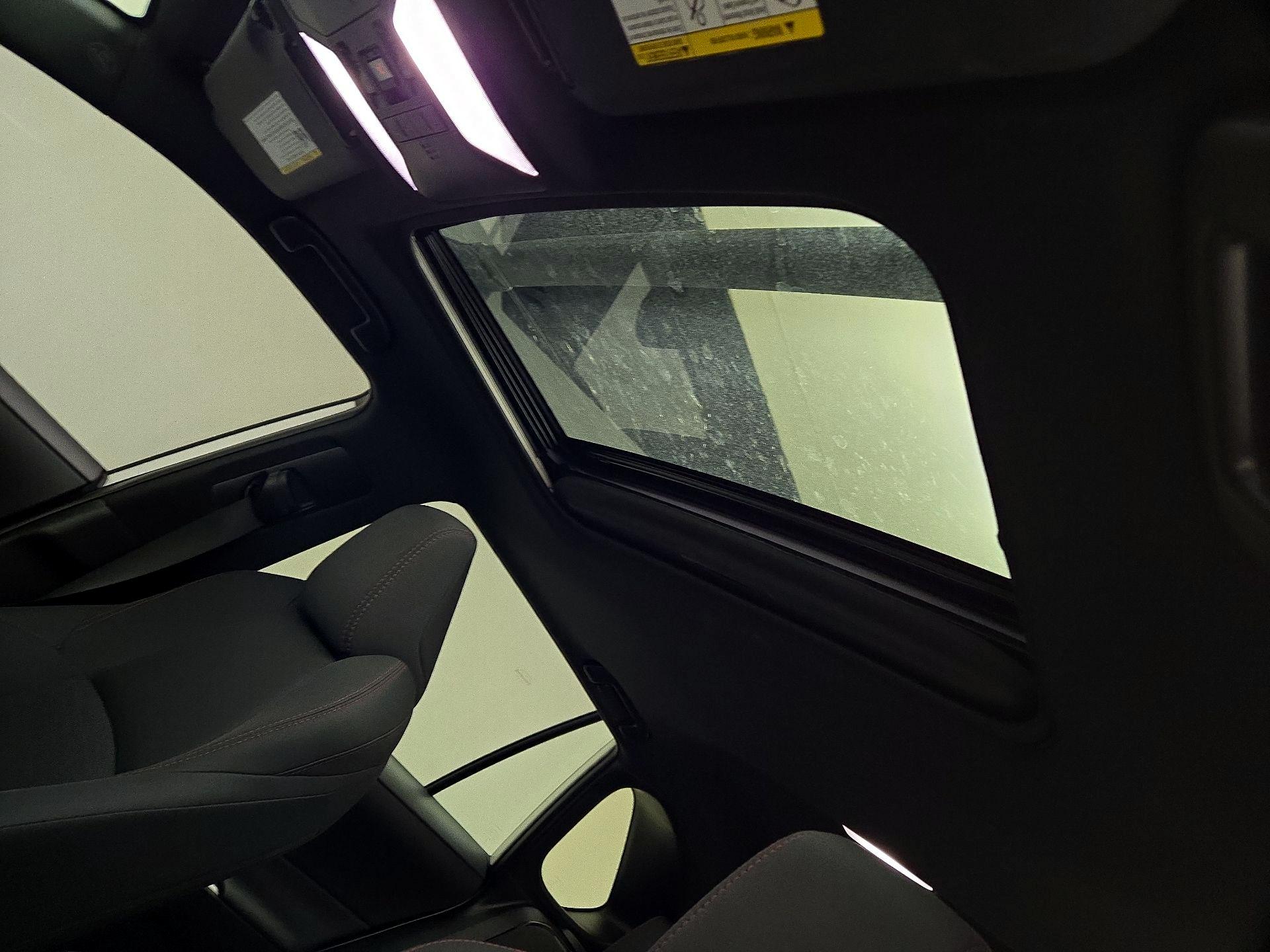 Thumbnail: 2022 Toyota RAV4 - 19