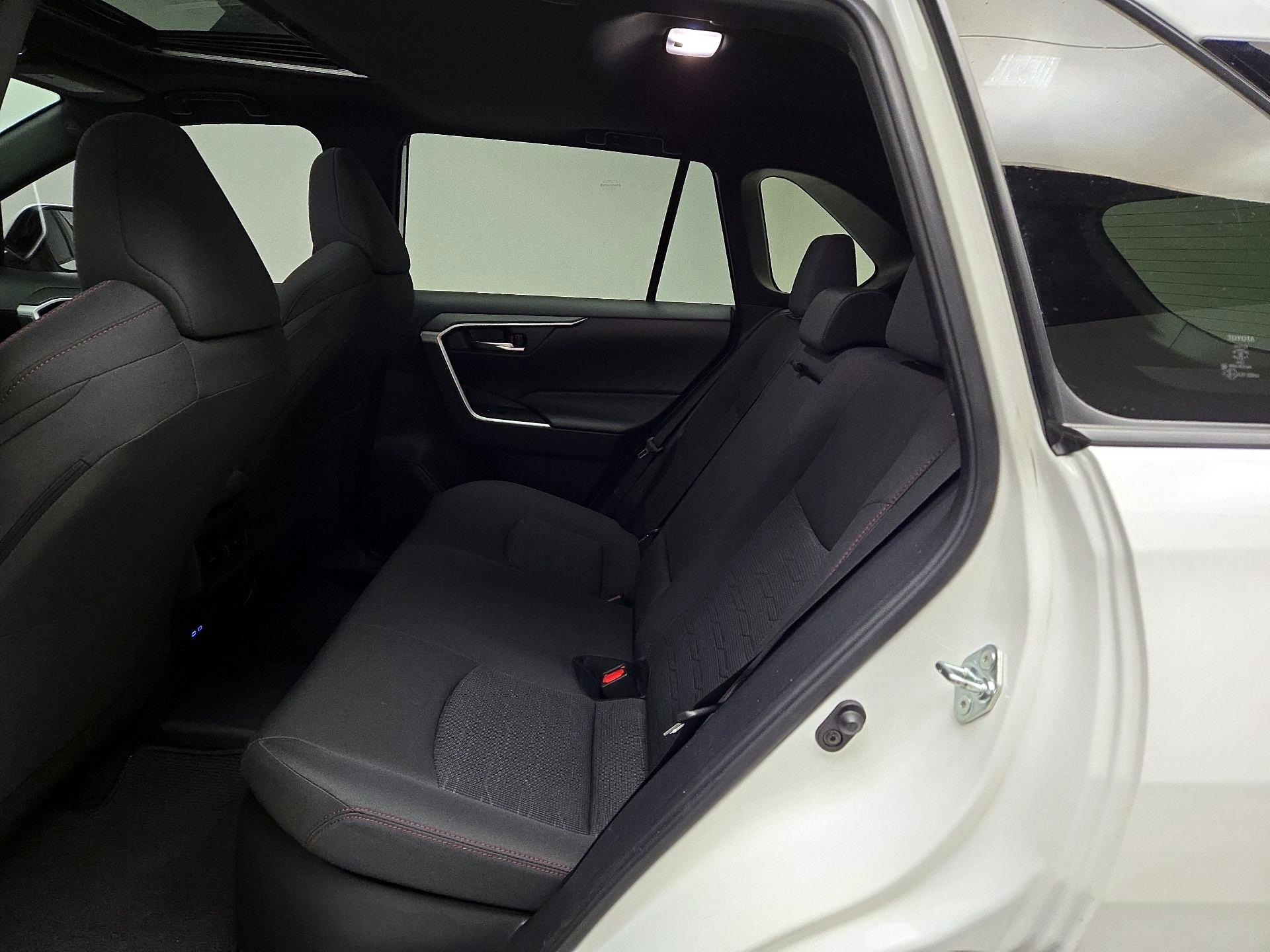 Thumbnail: 2022 Toyota RAV4 - 20