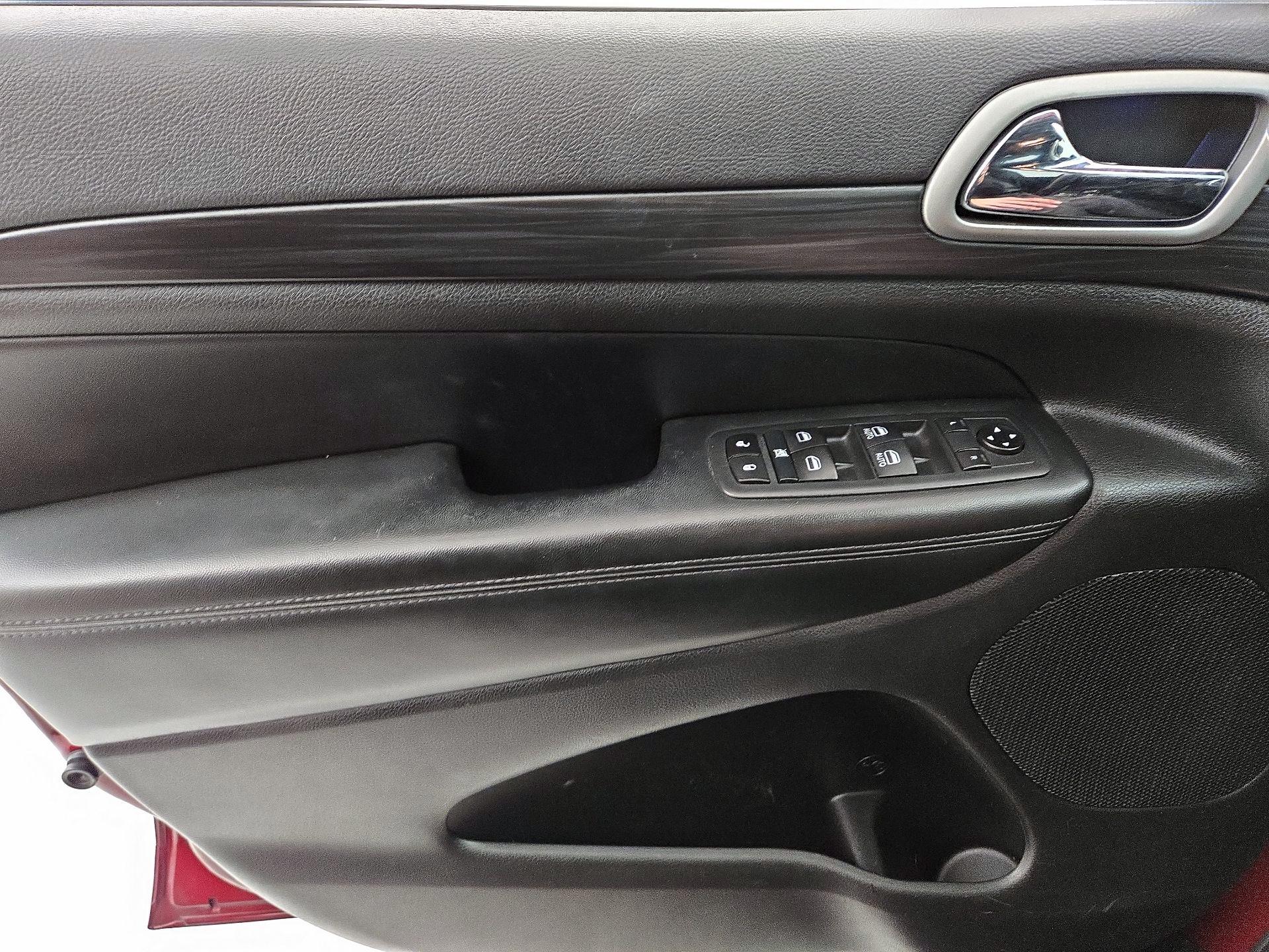 Thumbnail: 2020 Jeep Grand Cherokee - 12